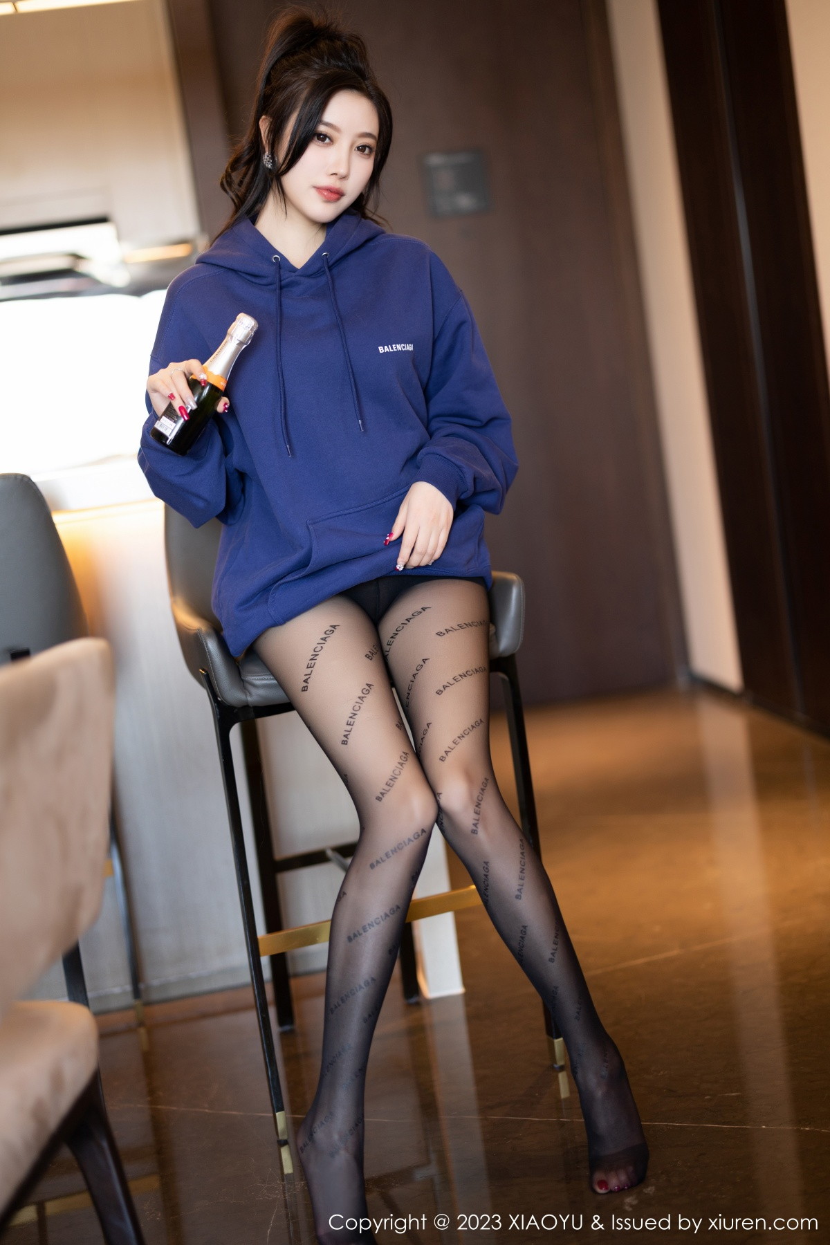 Xgyw.Net_[XiaoYu画语界]Vol.946_女神杨晨晨Yome脱外套露蕾丝内衣超薄黑丝秀完美身材诱惑写真82P