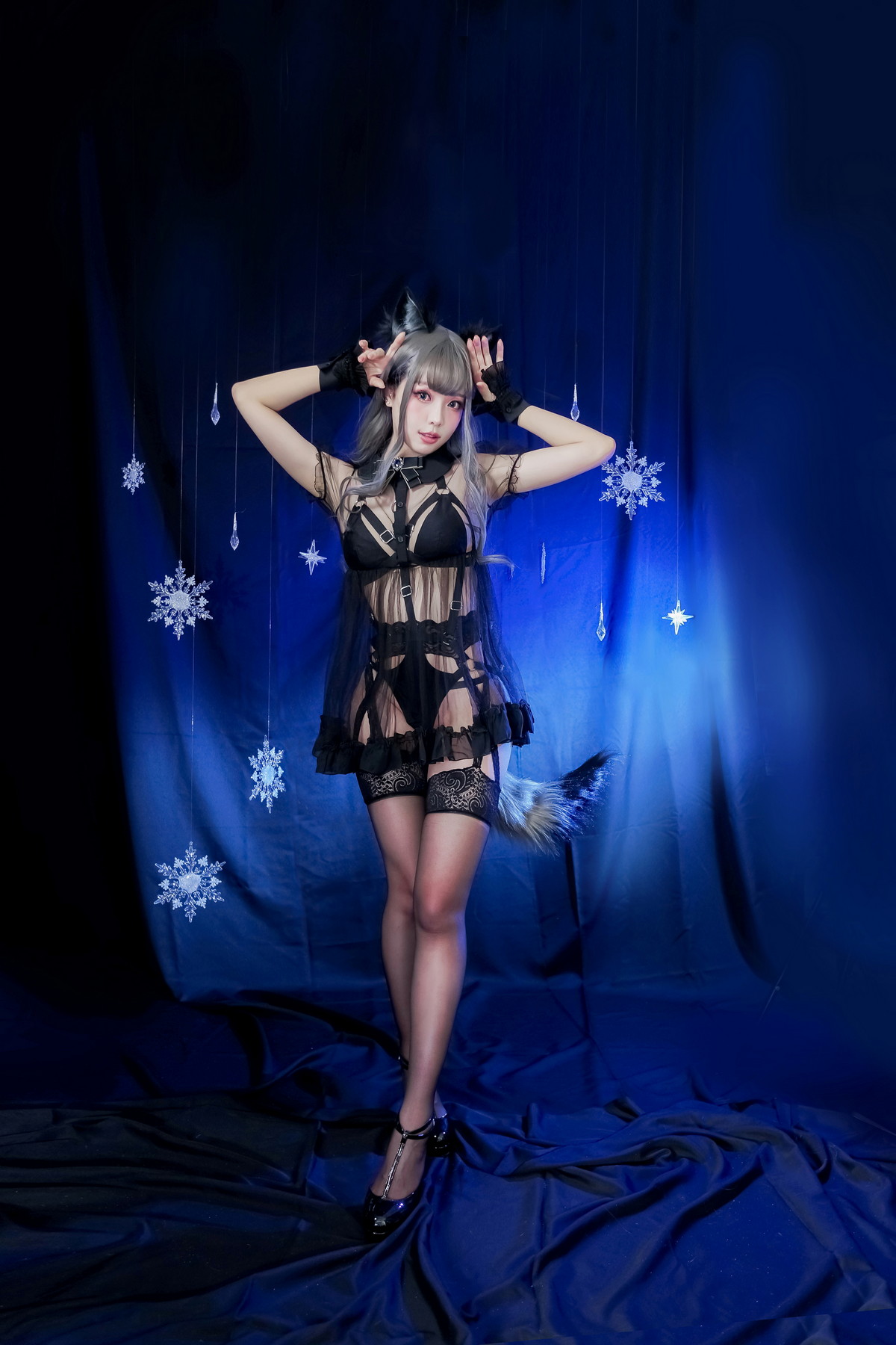Xgyw.Net_Coser妹子Ely_eee狼暗夜约尔主题黑色披风下性感黑色内衣秀完美身材诱惑写真48P