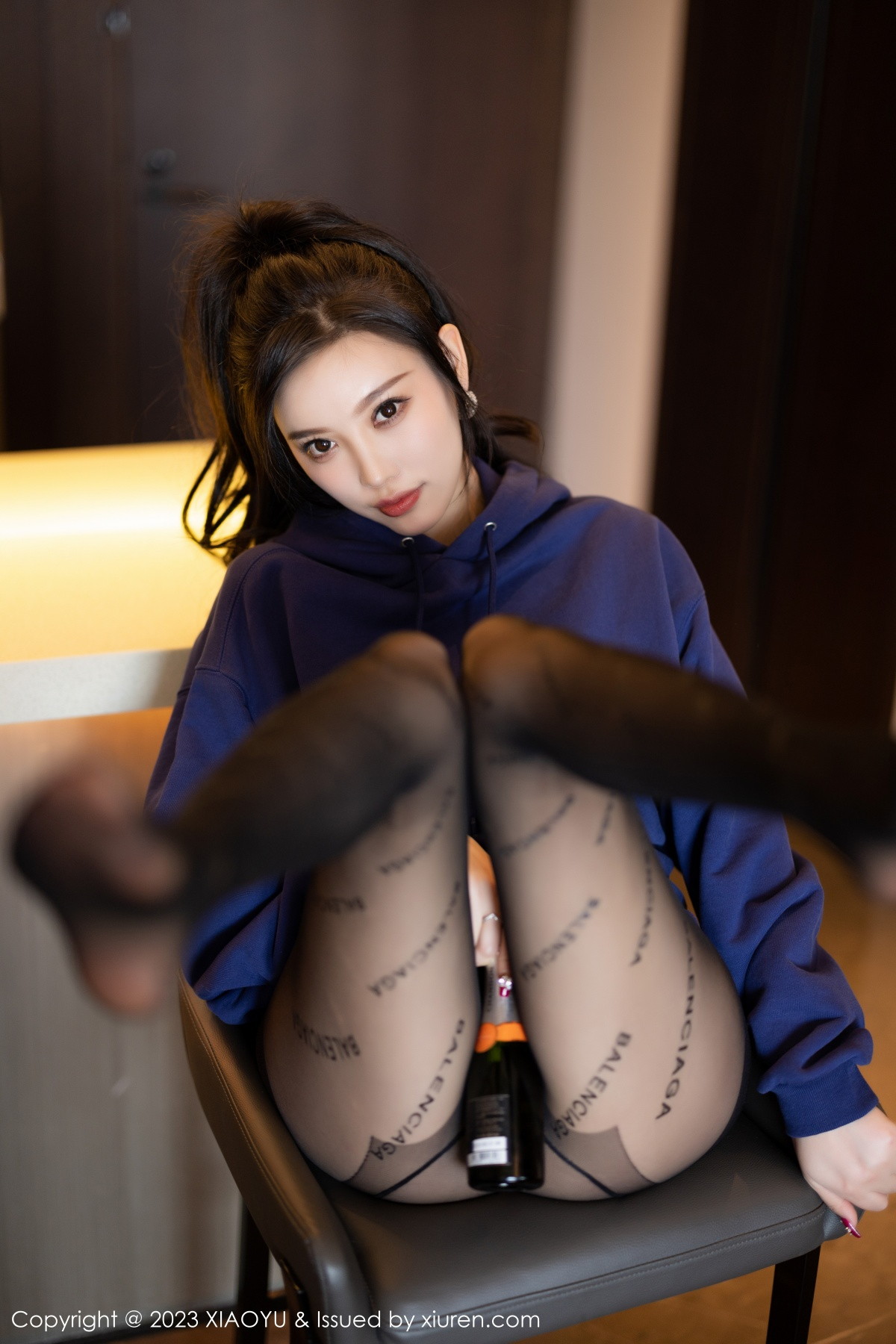 Xgyw.Net_[XiaoYu画语界]Vol.946_女神杨晨晨Yome脱外套露蕾丝内衣超薄黑丝秀完美身材诱惑写真82P