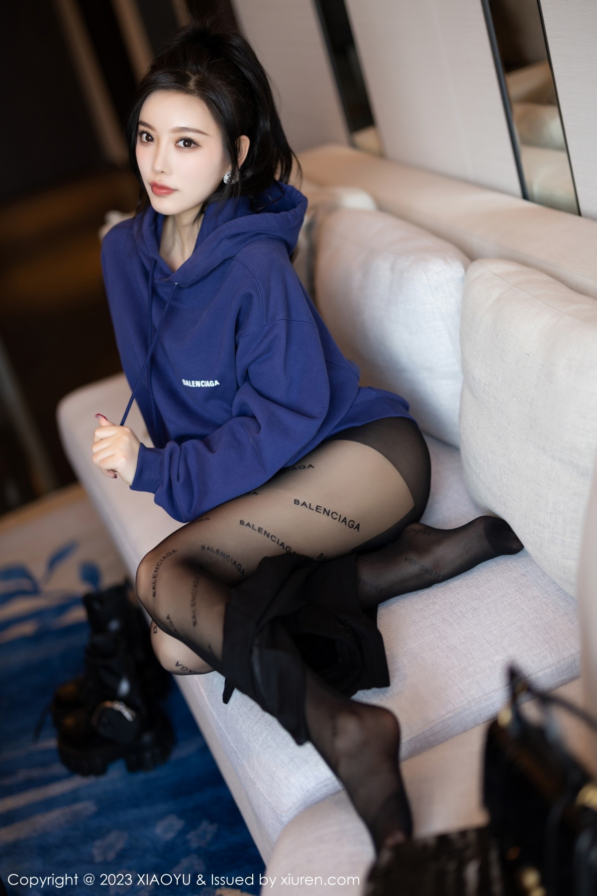 Xgyw.Net_[XiaoYu画语界]Vol.946_女神杨晨晨Yome脱外套露蕾丝内衣超薄黑丝秀完美身材诱惑写真82P