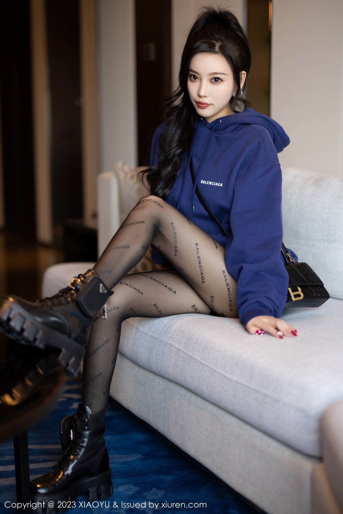 Xgyw.Net_[XiaoYu画语界]Vol.946_女神杨晨晨Yome脱外套露蕾丝内衣超薄黑丝秀完美身材诱惑写真82P