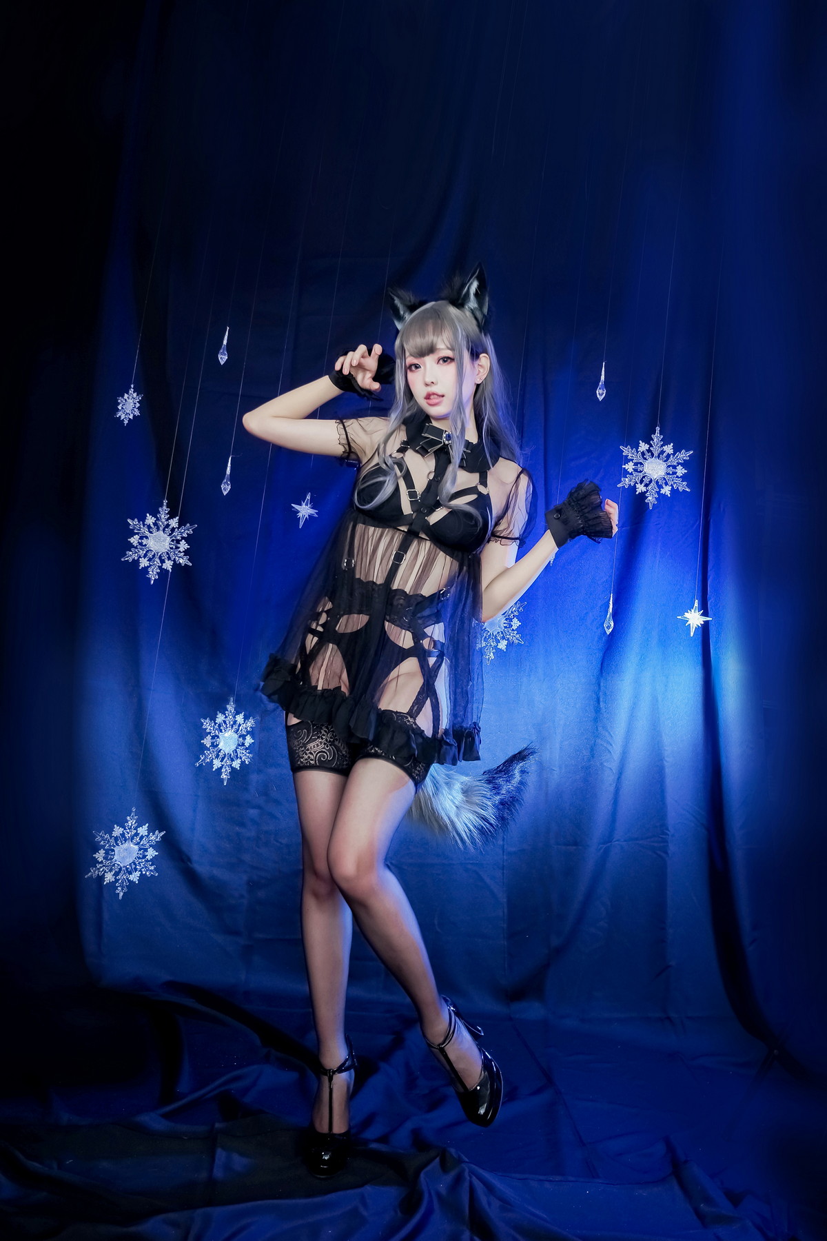 Xgyw.Net_Coser妹子Ely_eee狼暗夜约尔主题黑色披风下性感黑色内衣秀完美身材诱惑写真48P