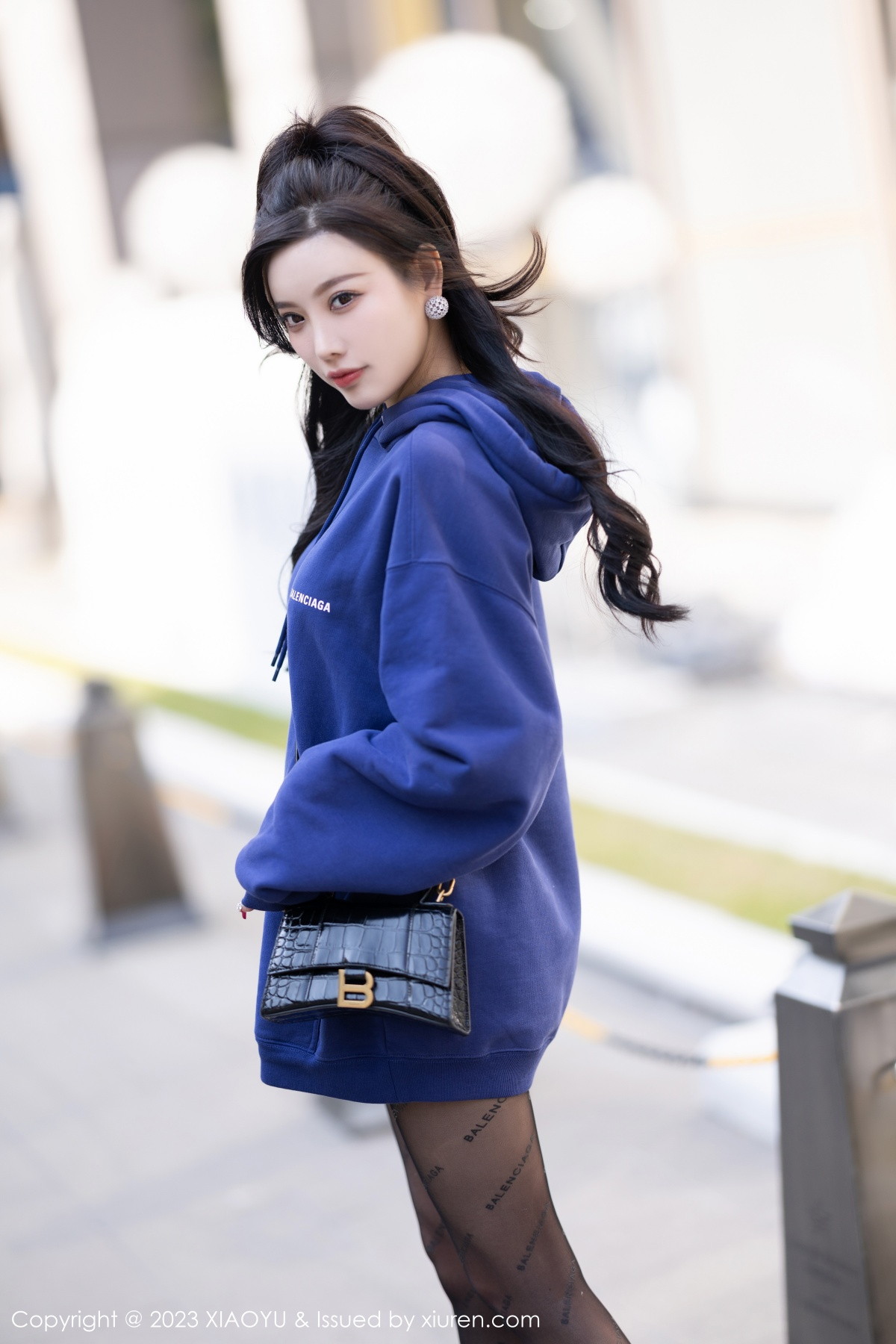 Xgyw.Net_[XiaoYu画语界]Vol.946_女神杨晨晨Yome脱外套露蕾丝内衣超薄黑丝秀完美身材诱惑写真82P