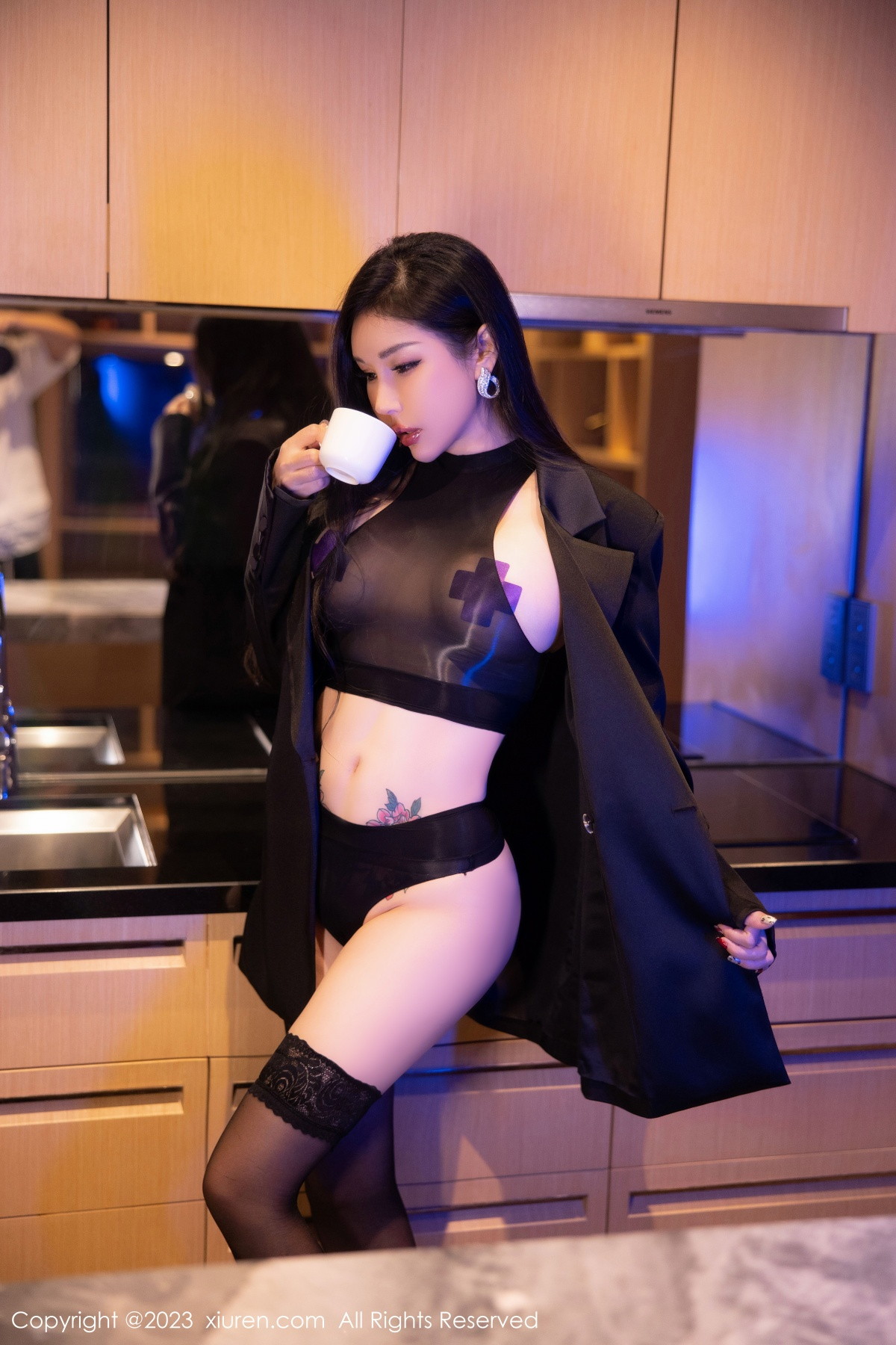 Xgyw.Net_XiuRen第6143期_模特田冰冰私房脱外衣露性感黑色情趣服饰秀豪乳遮点诱惑写真74P