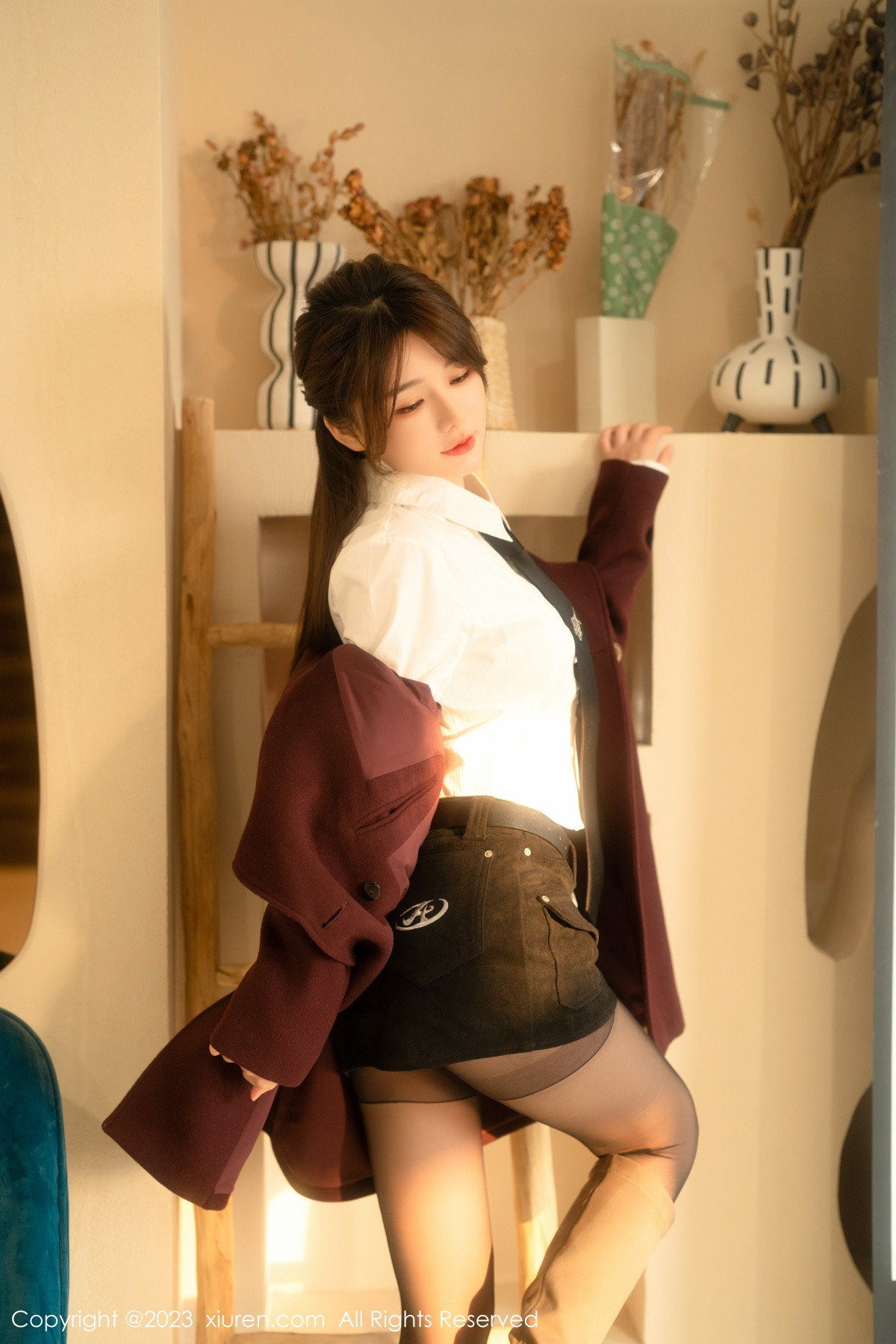 Xgyw.Net_XiuRen第6137期_模特婠婠么性感白T配黑色短裙露超薄黑丝秀曼妙身姿诱惑写真91P