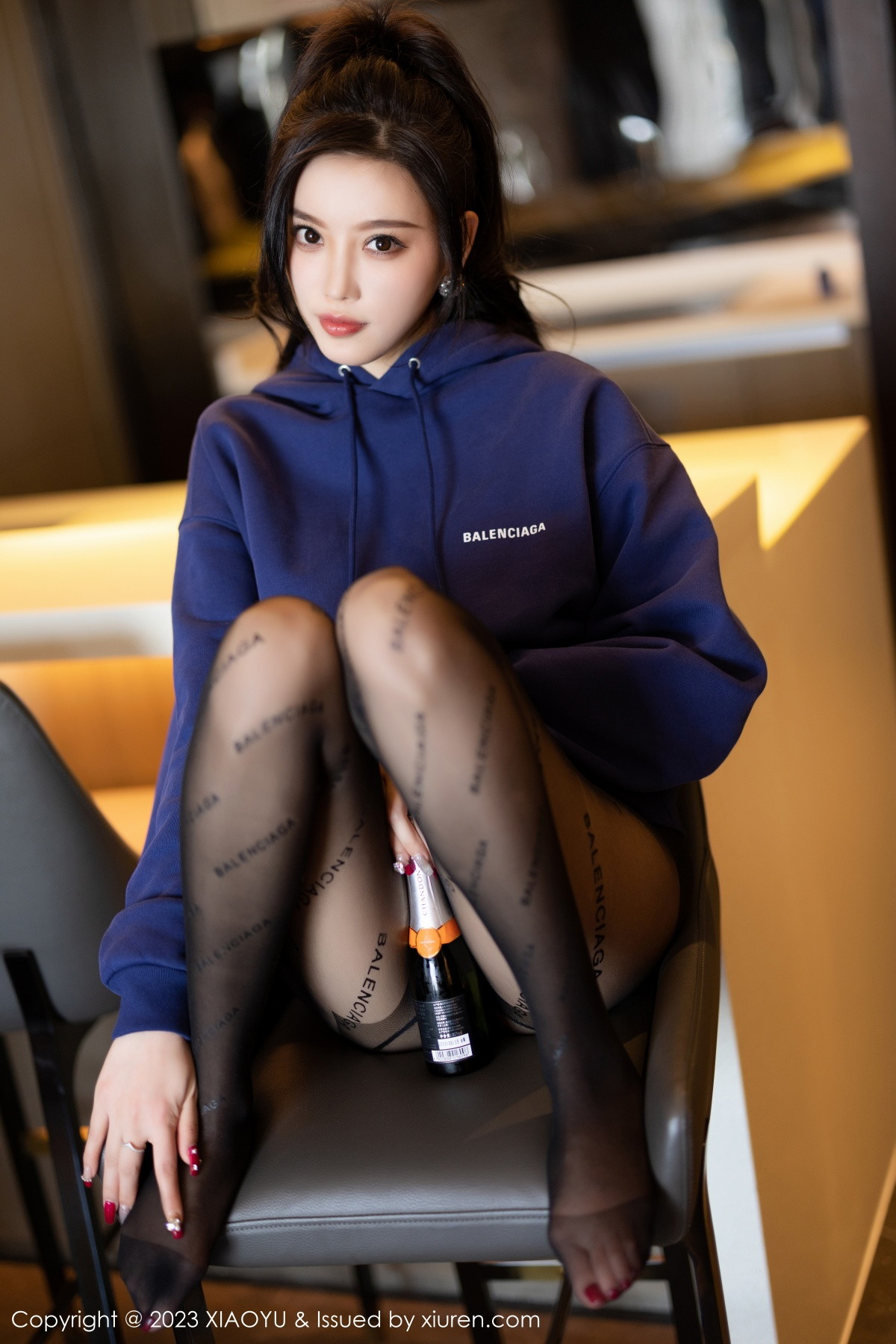 Xgyw.Net_[XiaoYu画语界]Vol.946_女神杨晨晨Yome脱外套露蕾丝内衣超薄黑丝秀完美身材诱惑写真82P