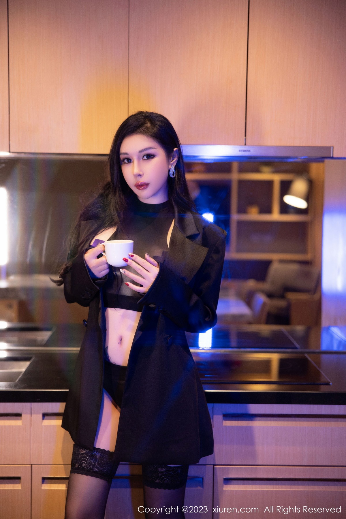 Xgyw.Net_XiuRen第6143期_模特田冰冰私房脱外衣露性感黑色情趣服饰秀豪乳遮点诱惑写真74P