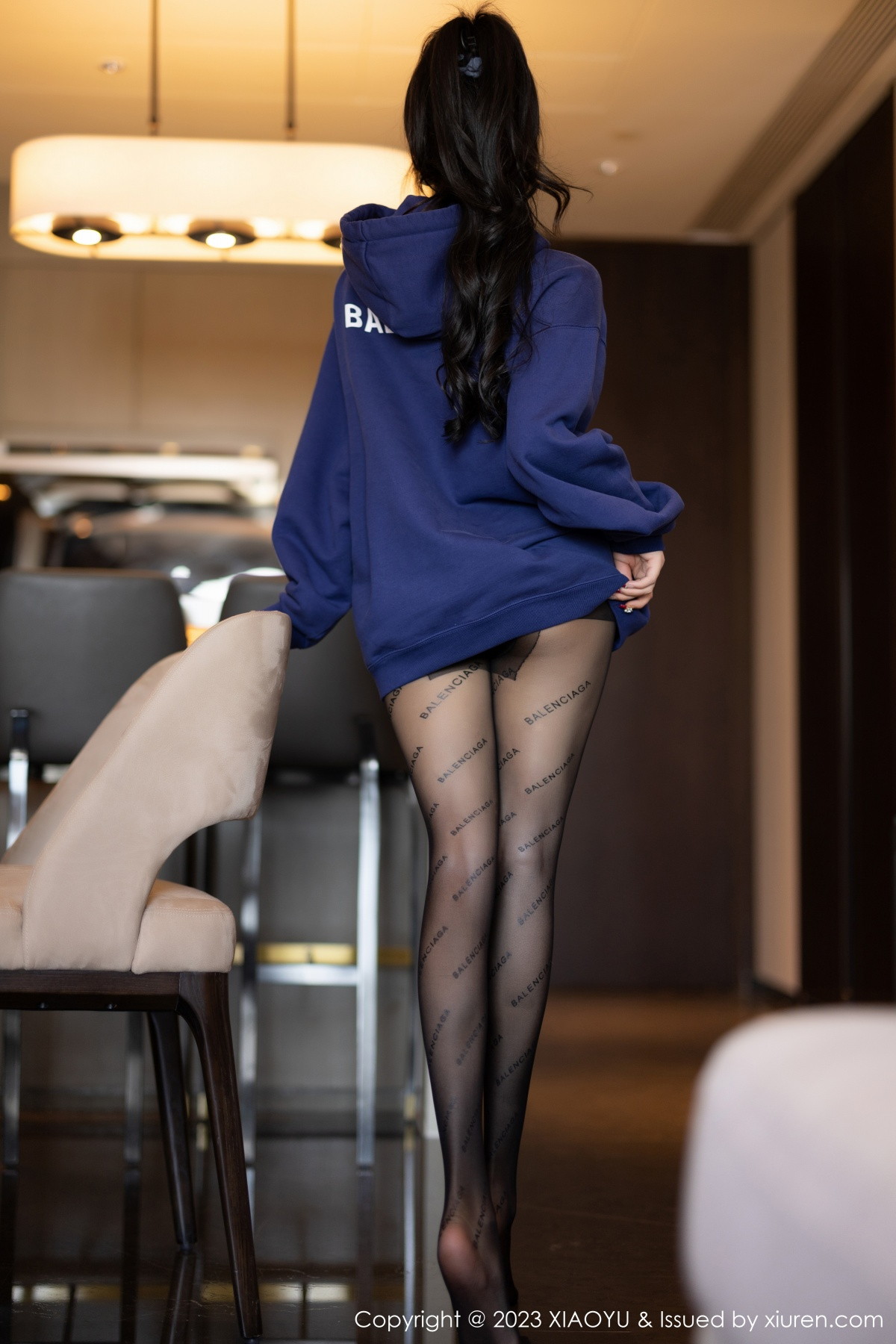 Xgyw.Net_[XiaoYu画语界]Vol.946_女神杨晨晨Yome脱外套露蕾丝内衣超薄黑丝秀完美身材诱惑写真82P