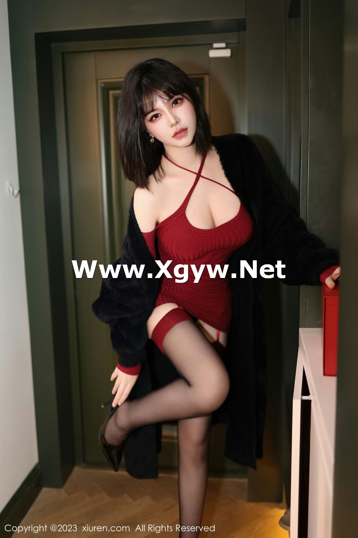 Xgyw.Net_XiuRen第6144期_模特桃桃子红色收身连衣短露黑色蕾丝内衣秀曼妙身姿诱惑写真81P