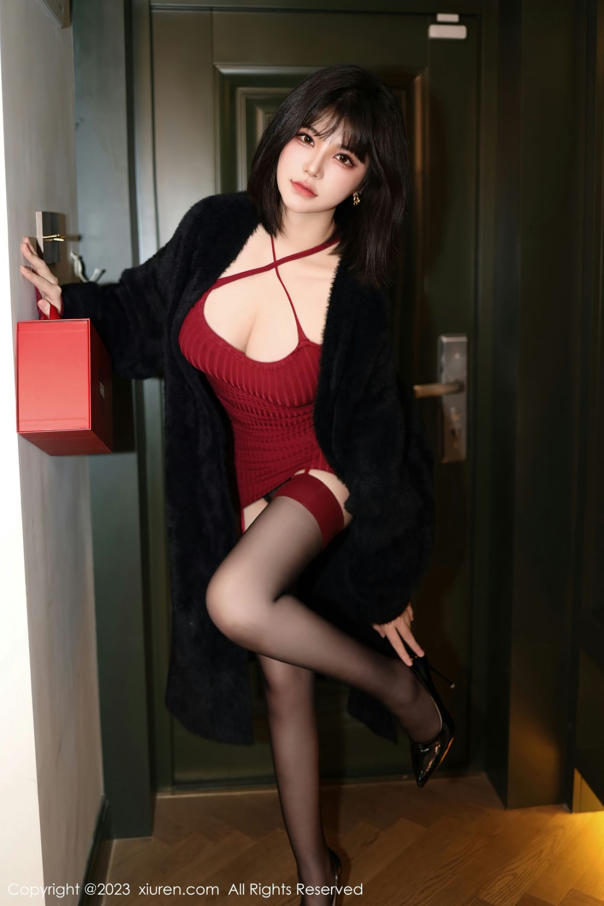 Xgyw.Net_XiuRen第6144期_模特桃桃子红色收身连衣短露黑色蕾丝内衣秀曼妙身姿诱惑写真81P
