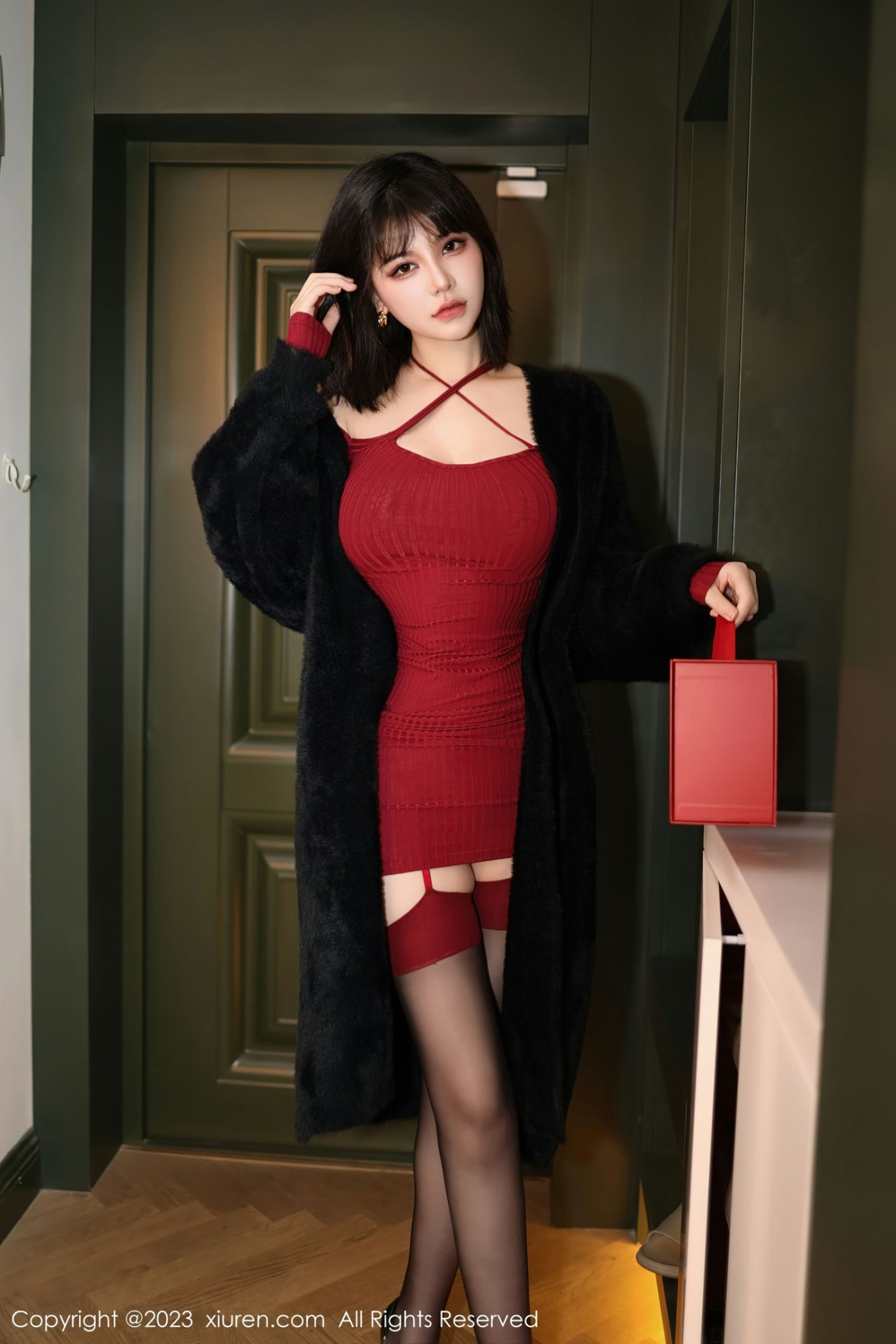 Xgyw.Net_XiuRen第6144期_模特桃桃子红色收身连衣短露黑色蕾丝内衣秀曼妙身姿诱惑写真81P