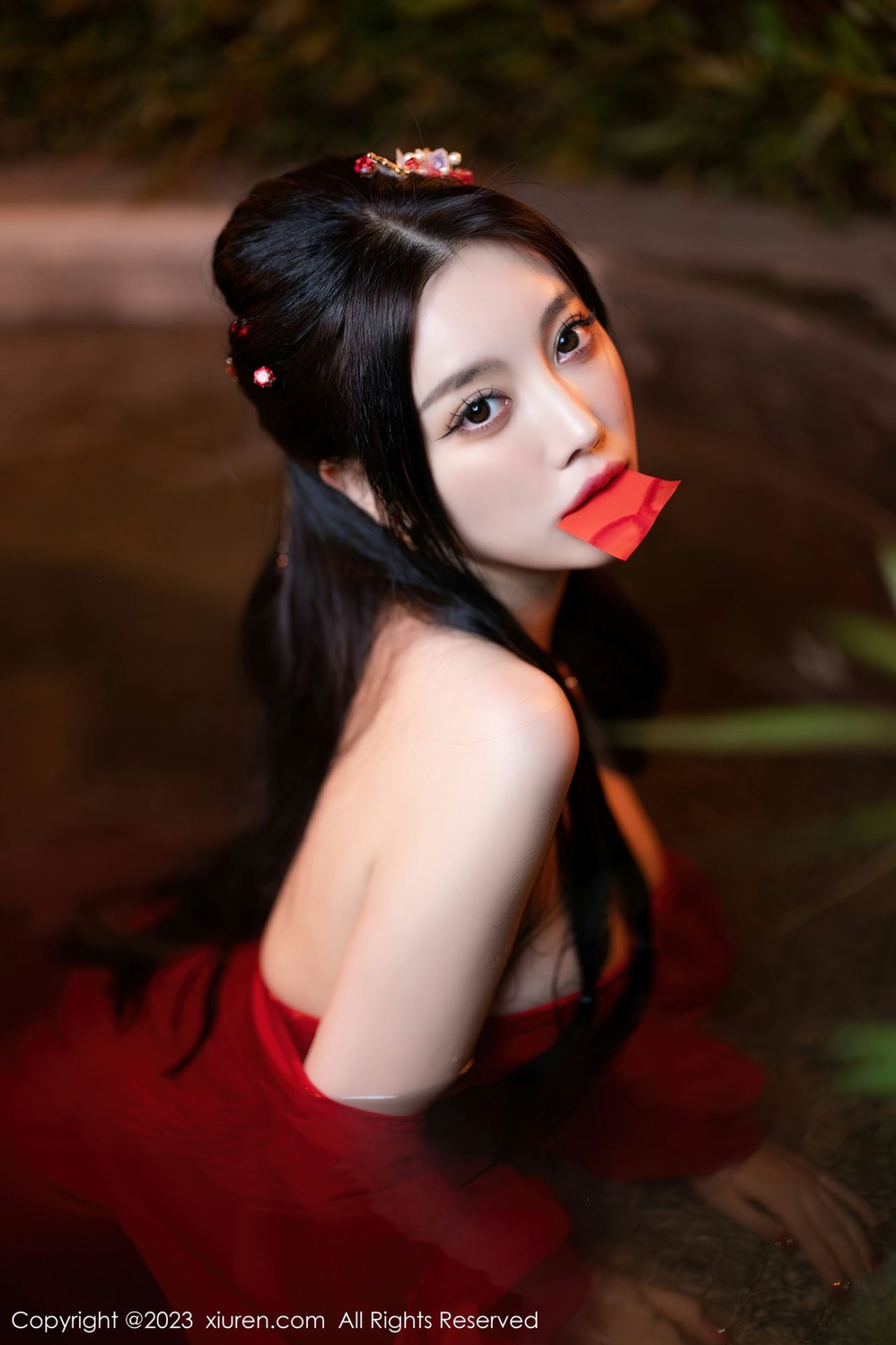 Xgyw.Net_XiuRen第6149期_女神杨晨晨Yome温泉性感半透红色丝绸秀丰满身材惹火诱惑写真88P