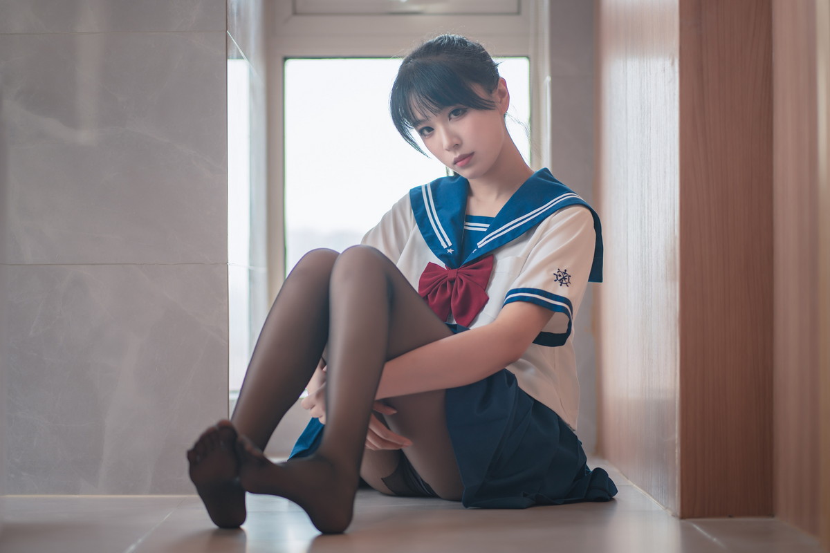 Xgyw.Net_网络美女轩萧学姐竞泳2主题私房浴室性感连体泳衣配超薄黑丝秀美腿诱惑写真88P