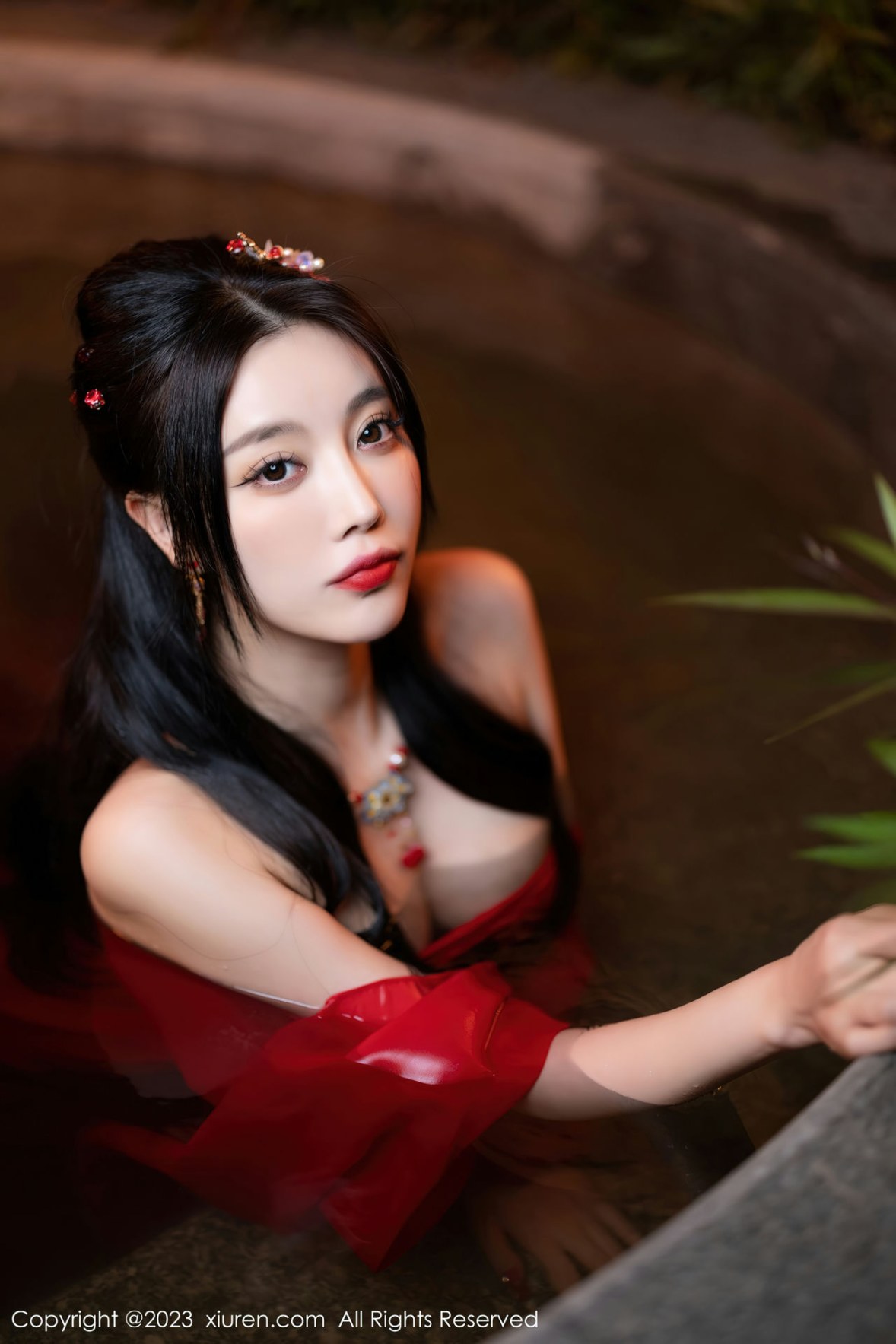Xgyw.Net_XiuRen第6149期_女神杨晨晨Yome温泉性感半透红色丝绸秀丰满身材惹火诱惑写真88P