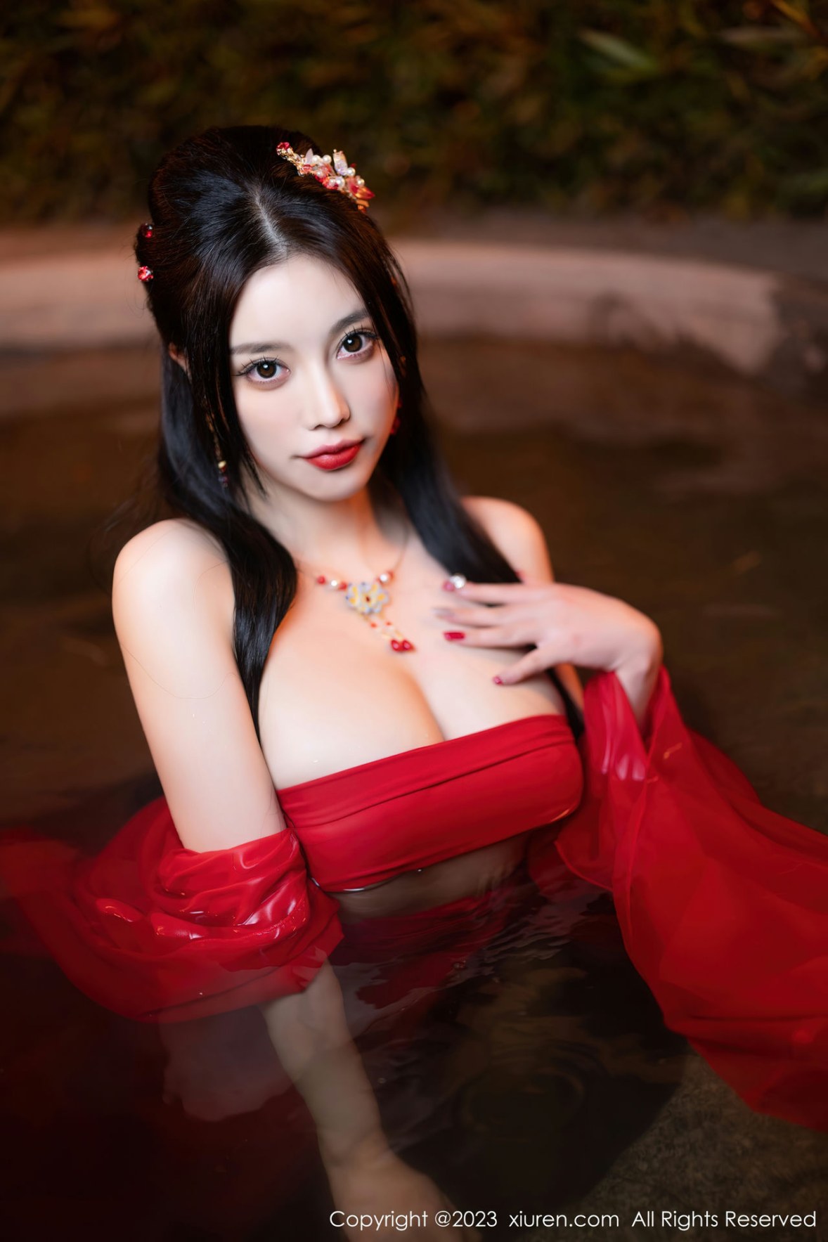 Xgyw.Net_XiuRen第6149期_女神杨晨晨Yome温泉性感半透红色丝绸秀丰满身材惹火诱惑写真88P