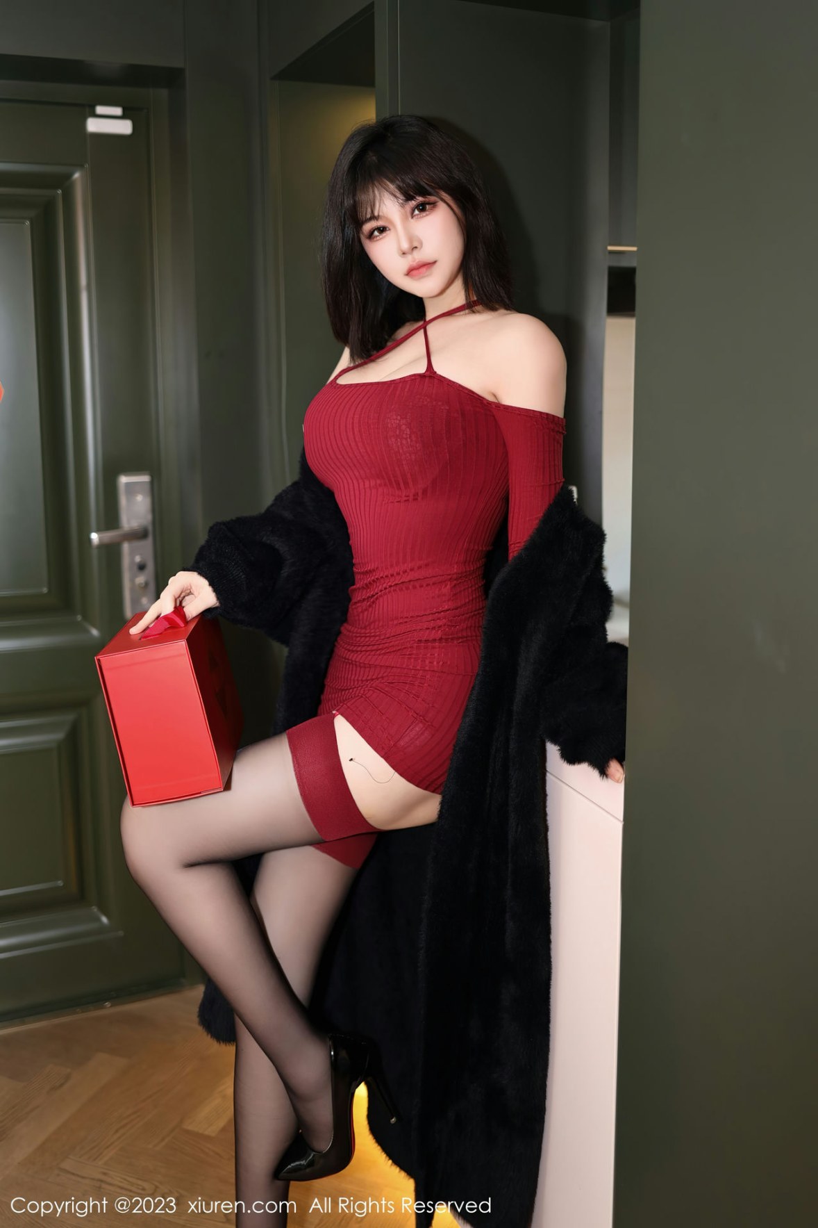 Xgyw.Net_XiuRen第6144期_模特桃桃子红色收身连衣短露黑色蕾丝内衣秀曼妙身姿诱惑写真81P