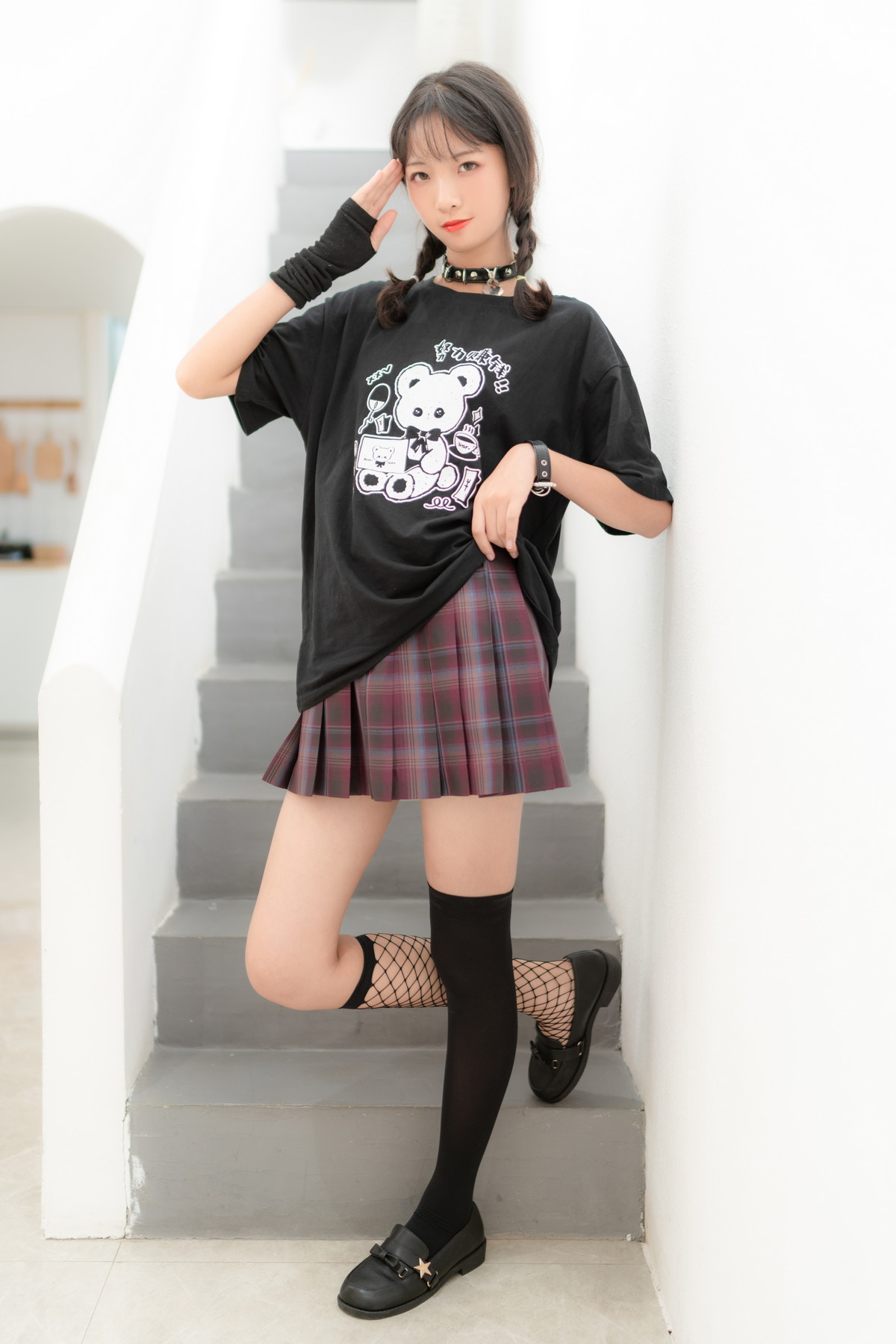 Xgyw.Net_网络美女西瓜少女JK双拼袜主题性感百褶裙下黑色网袜加丝袜秀美腿迷人写真36P