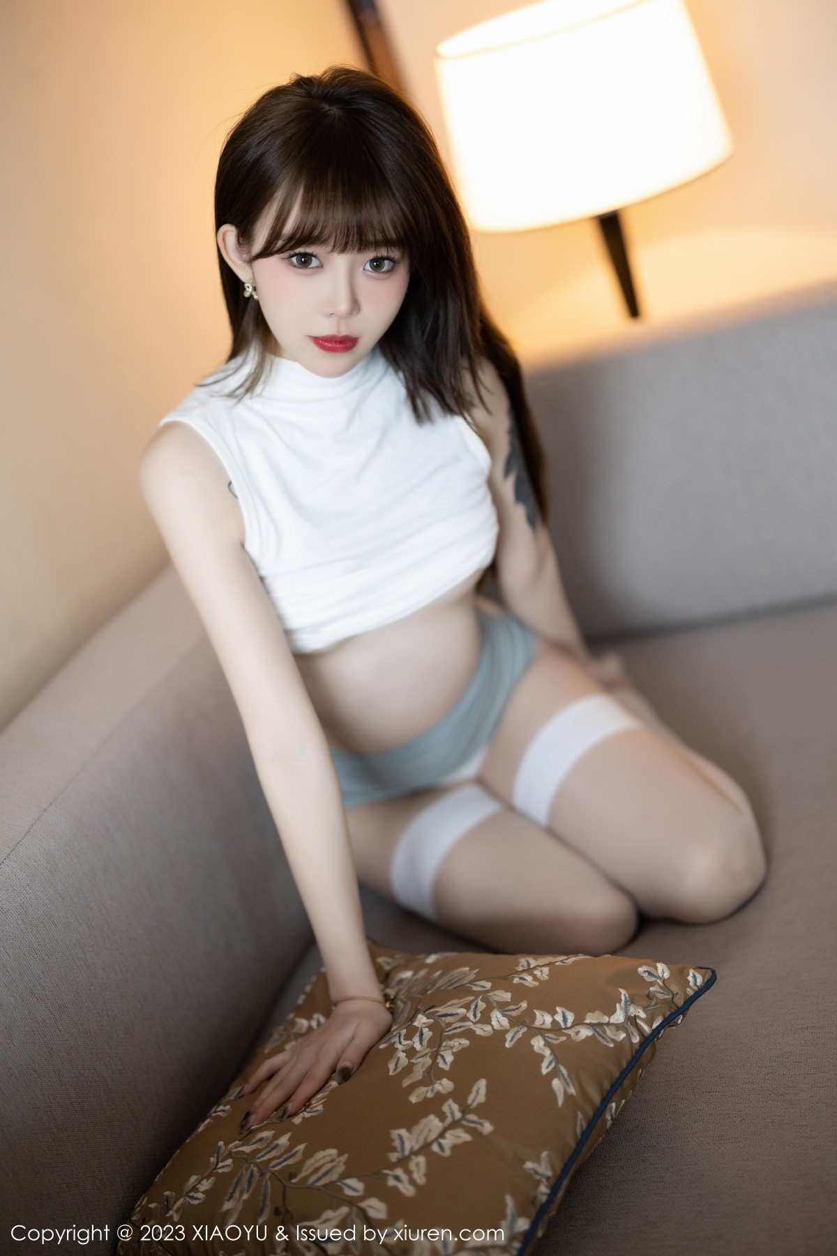 Xgyw.Net_[XiaoYu画语界]Vol.949_模特奶瓶性感白色轻透收身上衣配蓝色短裙秀曼妙身姿迷人写真90P