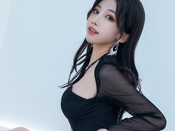 动漫博主水淼Aqua水着 阿波尼亚主题洗手间性感黑色贴身内衣秀完美身材骚扰写真70P