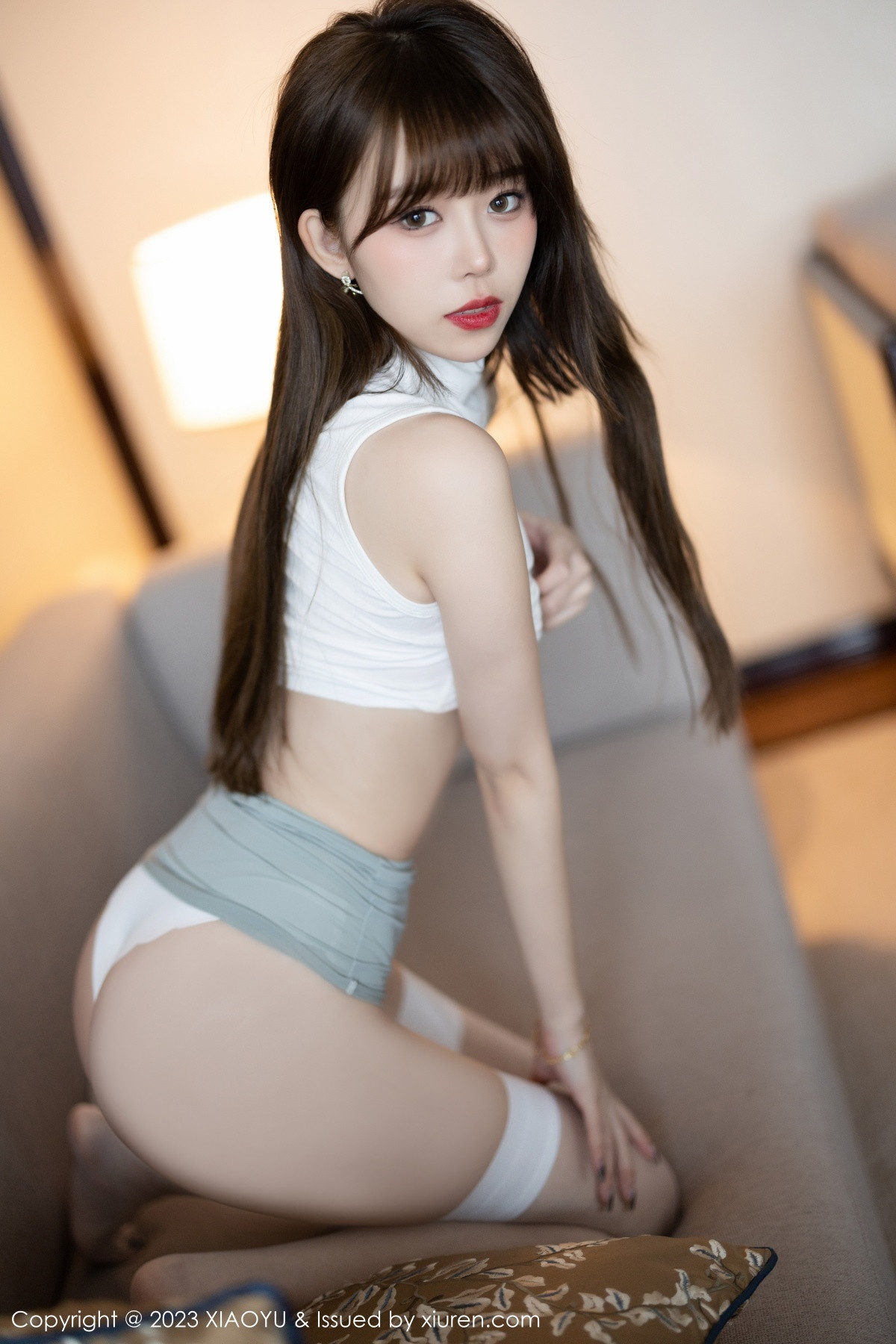 Xgyw.Net_[XiaoYu画语界]Vol.949_模特奶瓶性感白色轻透收身上衣配蓝色短裙秀曼妙身姿迷人写真90P