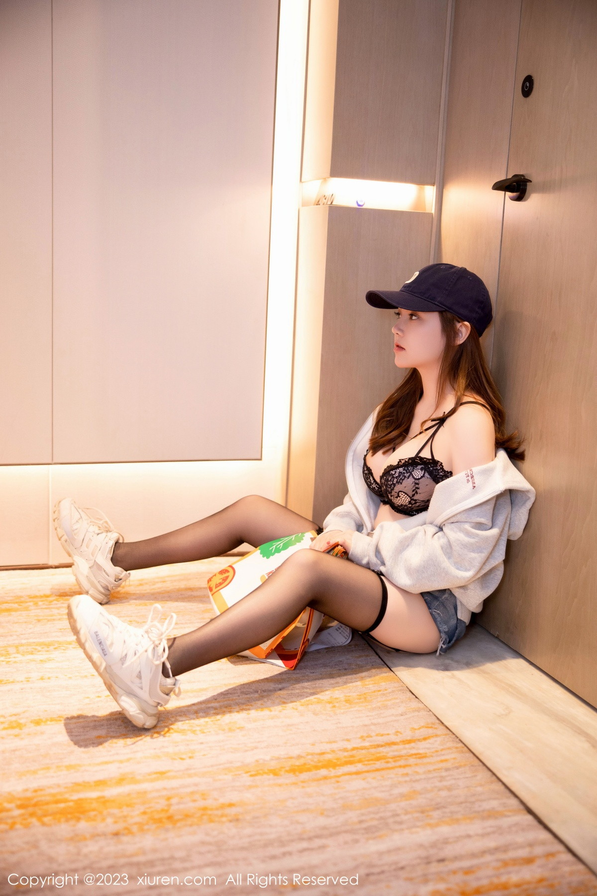 Xgyw.Net_XiuRen第6155期_模特豆瓣酱角色扮演性感黑色蕾丝内衣配超薄黑丝惹火诱惑写真88P