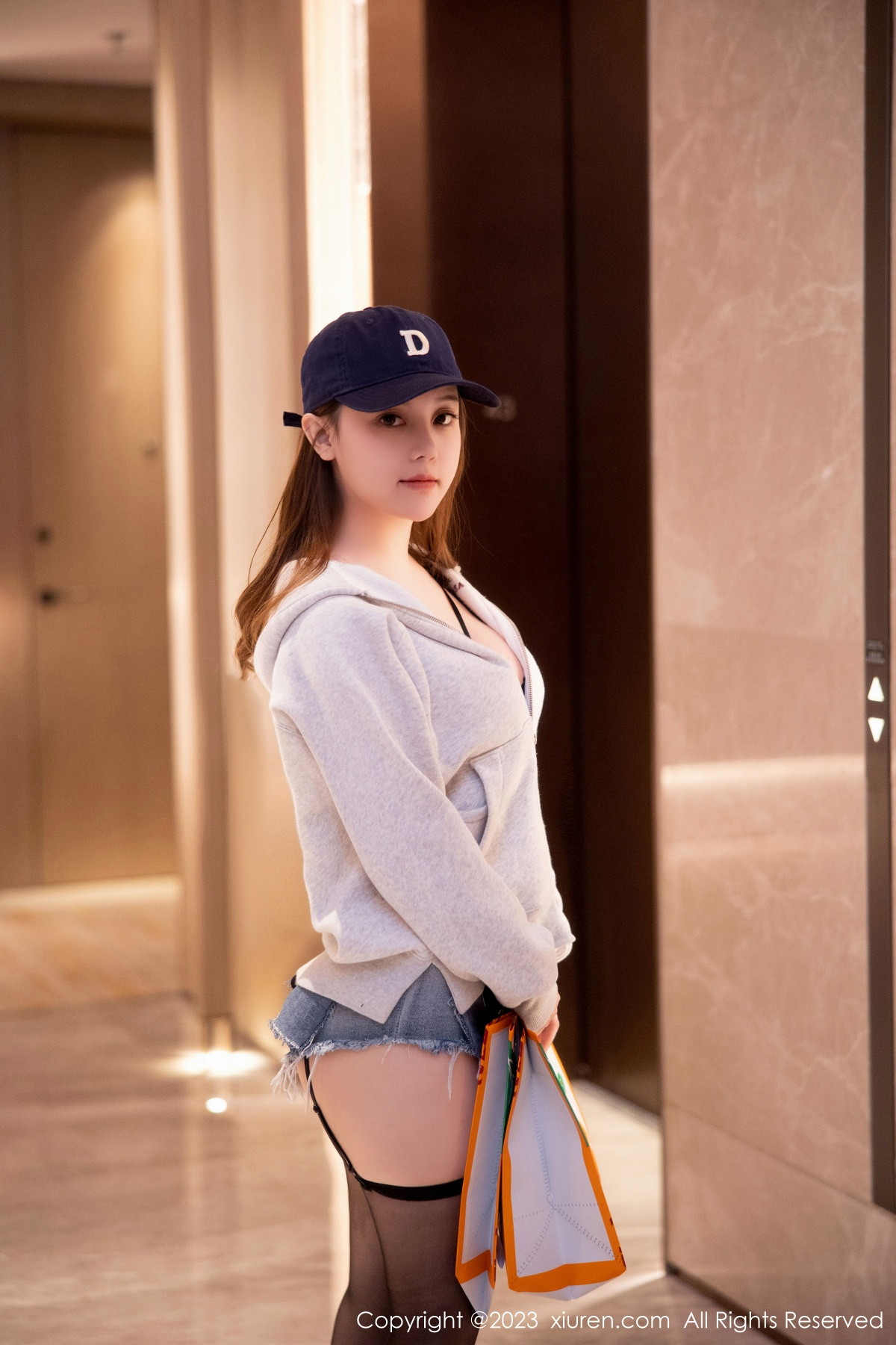 Xgyw.Net_XiuRen第6155期_模特豆瓣酱角色扮演性感黑色蕾丝内衣配超薄黑丝惹火诱惑写真88P