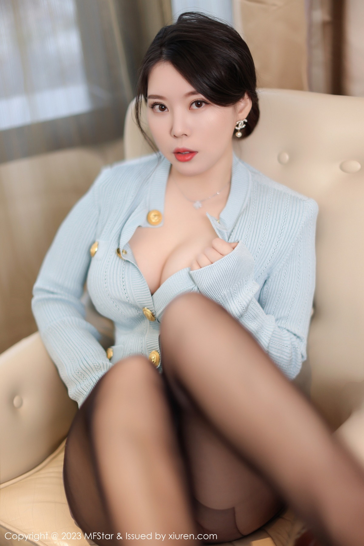Xgyw.Net_[MFStar模范学院]Vol.582_模特白茹雪阳朔旅拍性感淡蓝上衣配灰短裙露黑色内衣诱惑写真60P