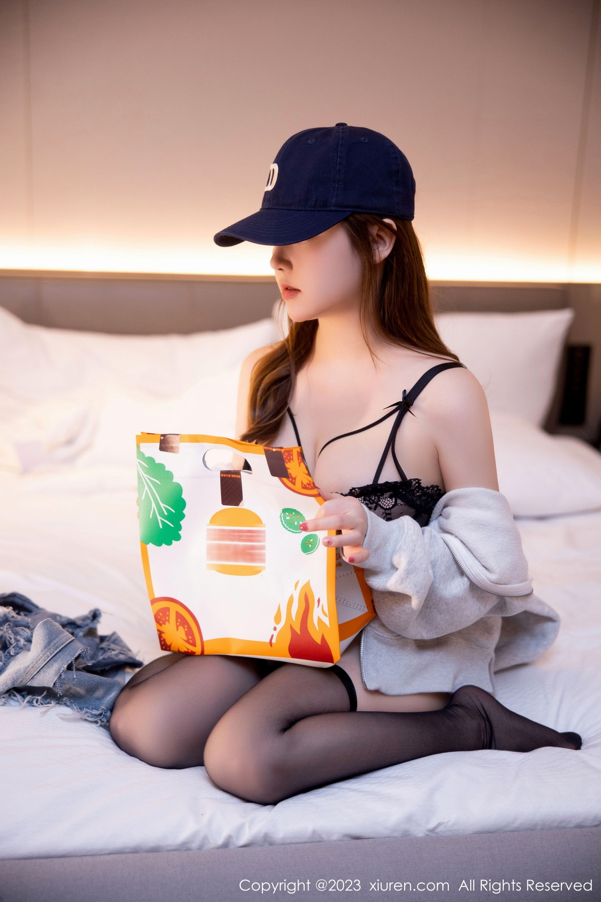 Xgyw.Net_XiuRen第6155期_模特豆瓣酱角色扮演性感黑色蕾丝内衣配超薄黑丝惹火诱惑写真88P