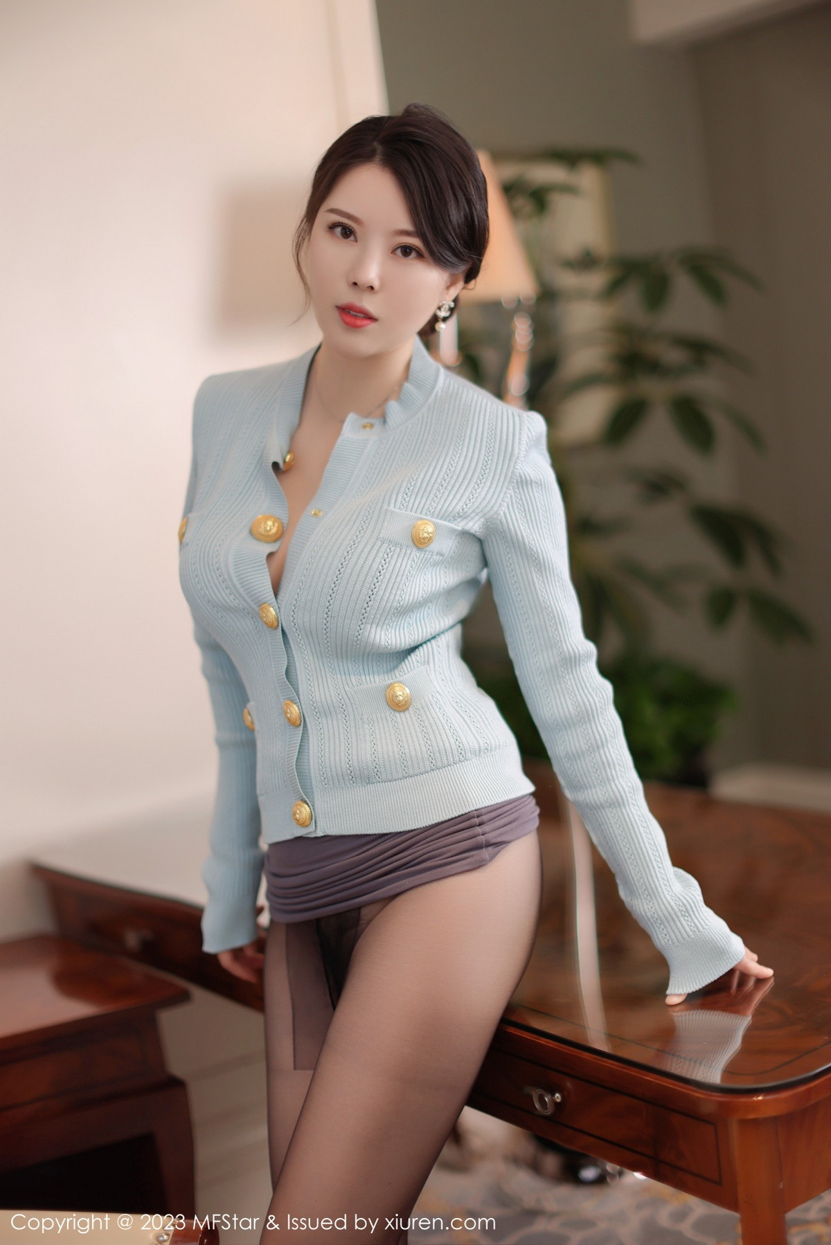 Xgyw.Net_[MFStar模范学院]Vol.582_模特白茹雪阳朔旅拍性感淡蓝上衣配灰短裙露黑色内衣诱惑写真60P