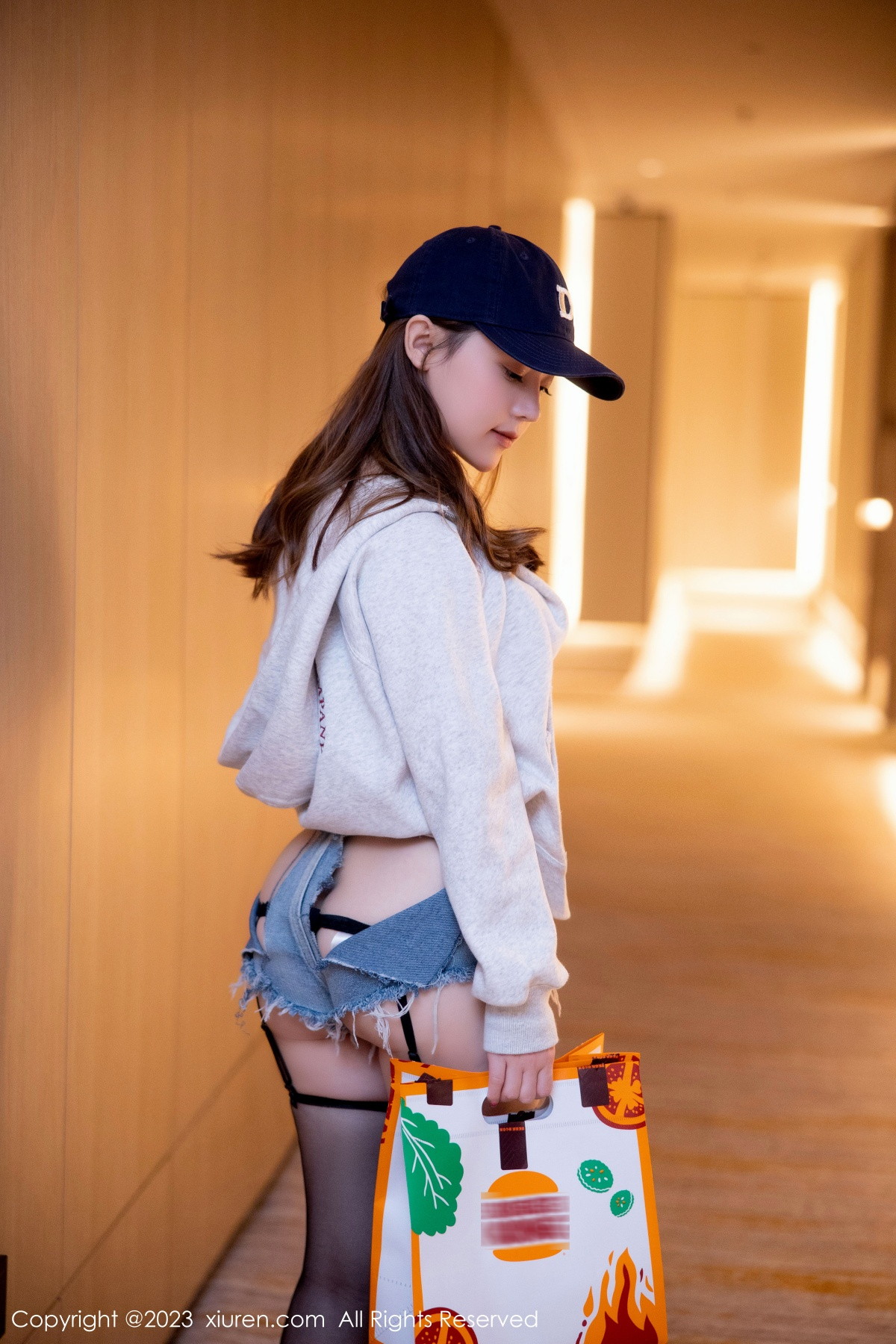 Xgyw.Net_XiuRen第6155期_模特豆瓣酱角色扮演性感黑色蕾丝内衣配超薄黑丝惹火诱惑写真88P
