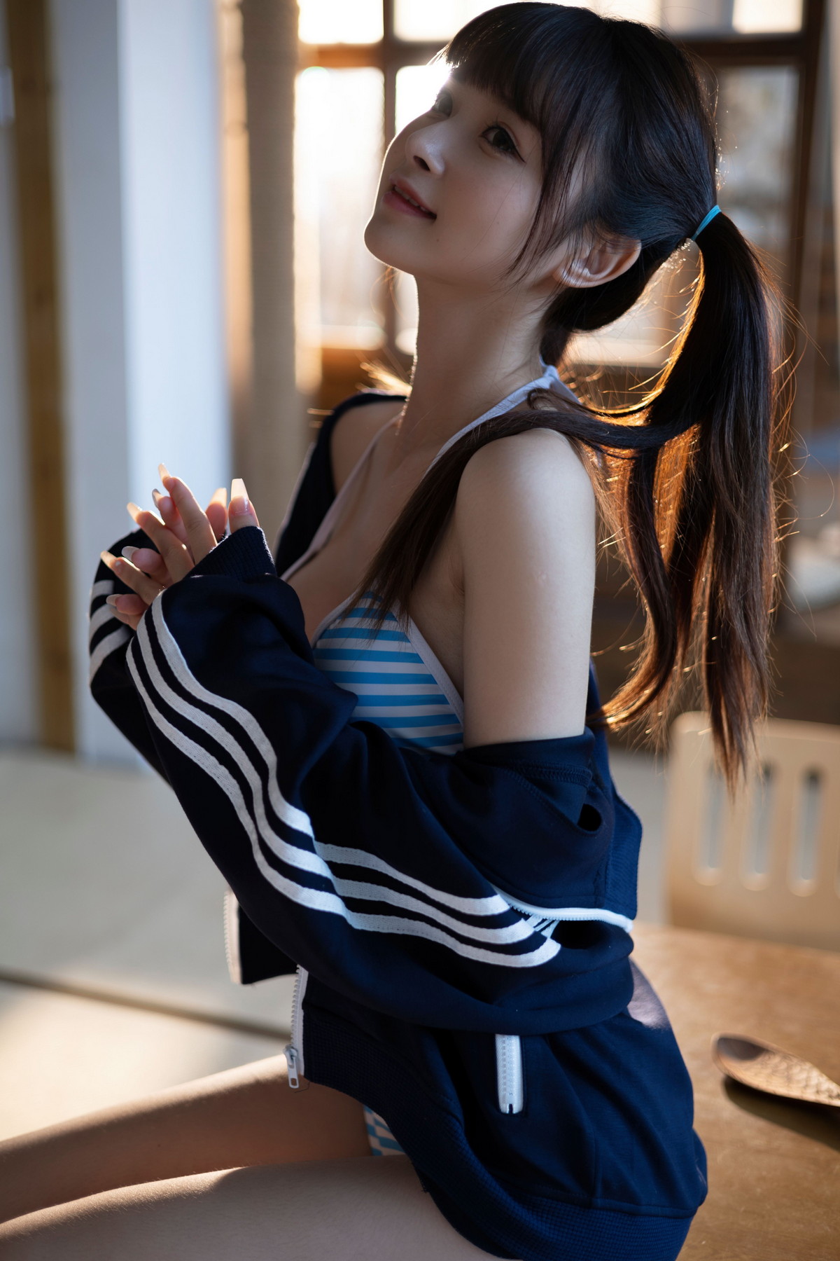 Xgyw.Net_Coser美女河豚抚子夏日比基尼主题居家私房脱运动外衣露性感比基尼迷人写真28P