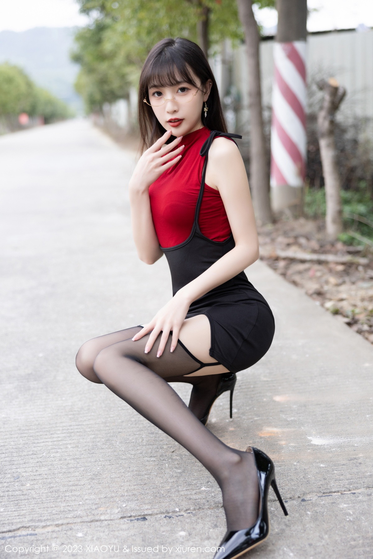 Xgyw.Net_[XiaoYu画语界]Vol.950_模特林星阑户外车拍性感黑色内衣配黑丝吊袜秀曼妙身姿诱惑写真85P