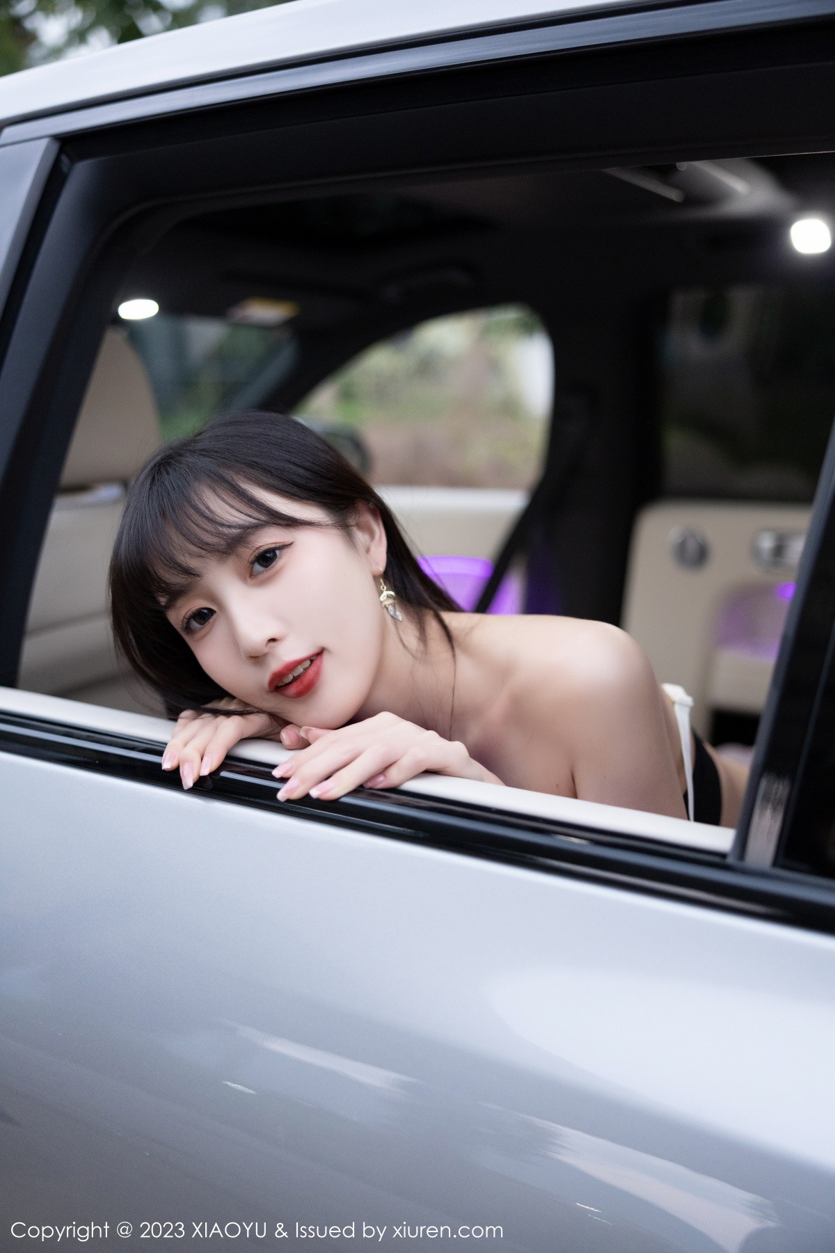 Xgyw.Net_[XiaoYu画语界]Vol.950_模特林星阑户外车拍性感黑色内衣配黑丝吊袜秀曼妙身姿诱惑写真85P