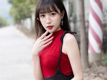 [XiaoYu画语界]Vol.950_车模林星阑户外车拍性感黑色内衣配黑色丝袜吊袜秀曼妙身姿骚扰写真85P