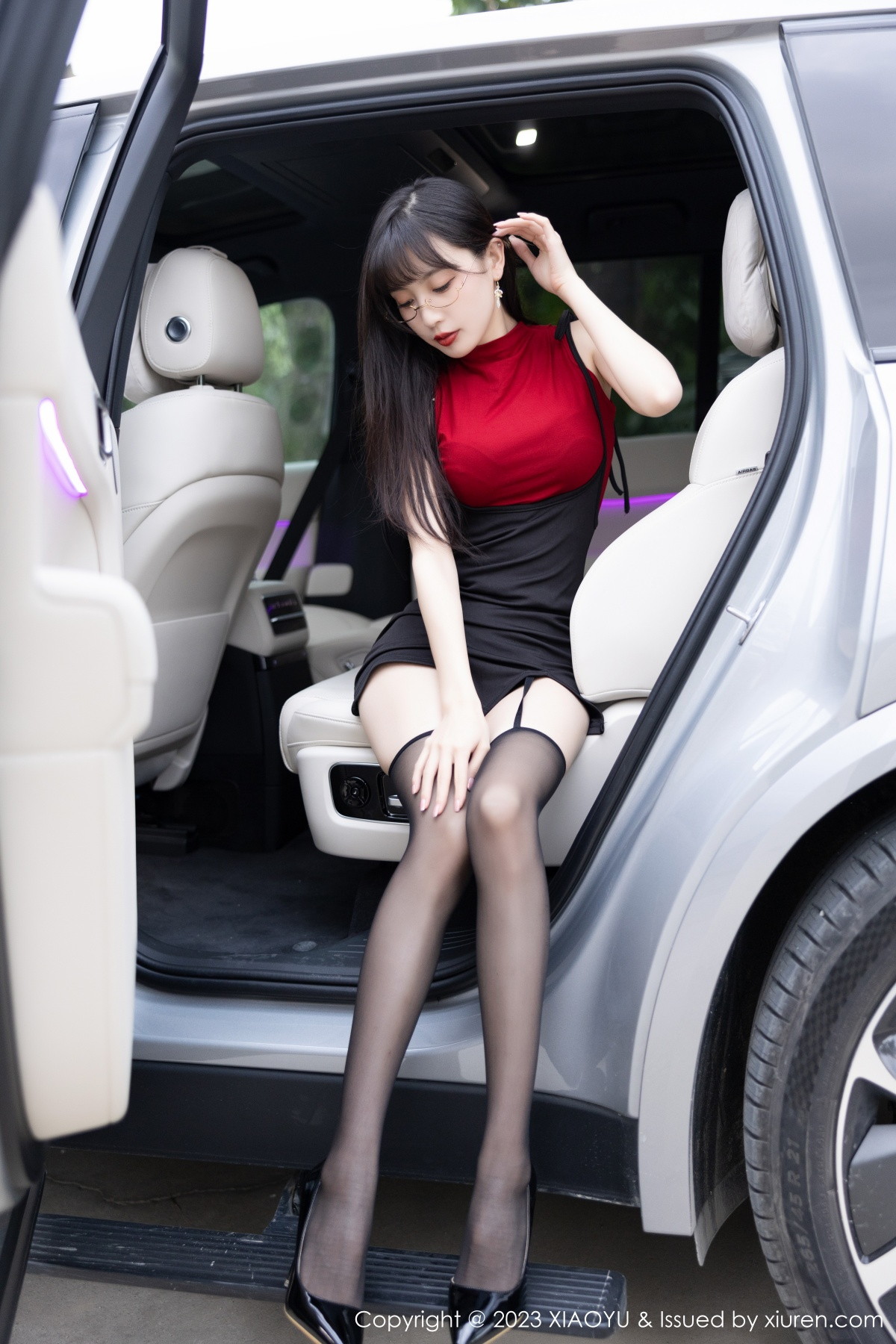 Xgyw.Net_[XiaoYu画语界]Vol.950_模特林星阑户外车拍性感黑色内衣配黑丝吊袜秀曼妙身姿诱惑写真85P