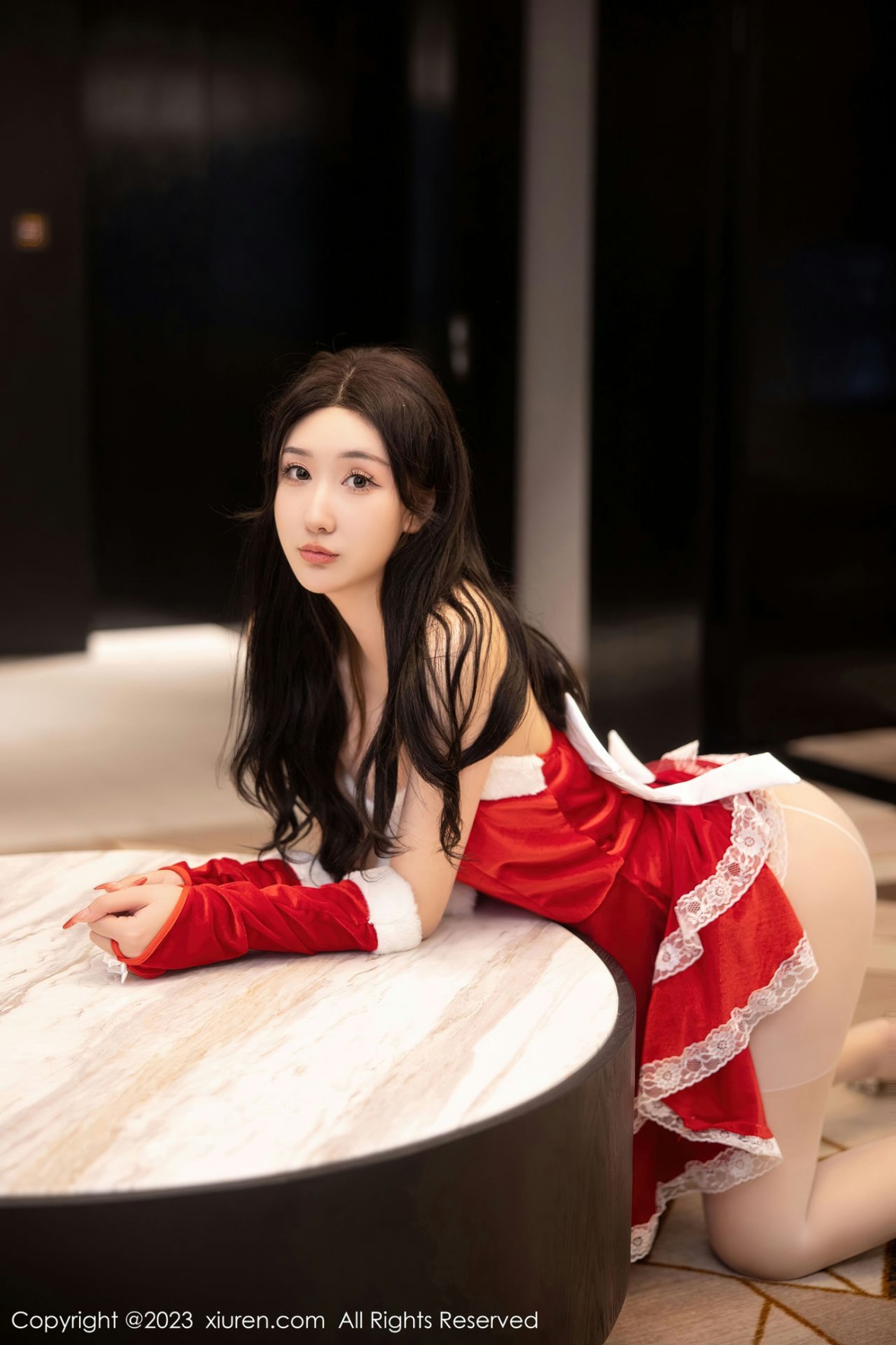 Xgyw.Net_XiuRen第6163期_模特江真真性感红色贺新年服配白色蕾丝袜秀白嫩美腿迷人写真87P