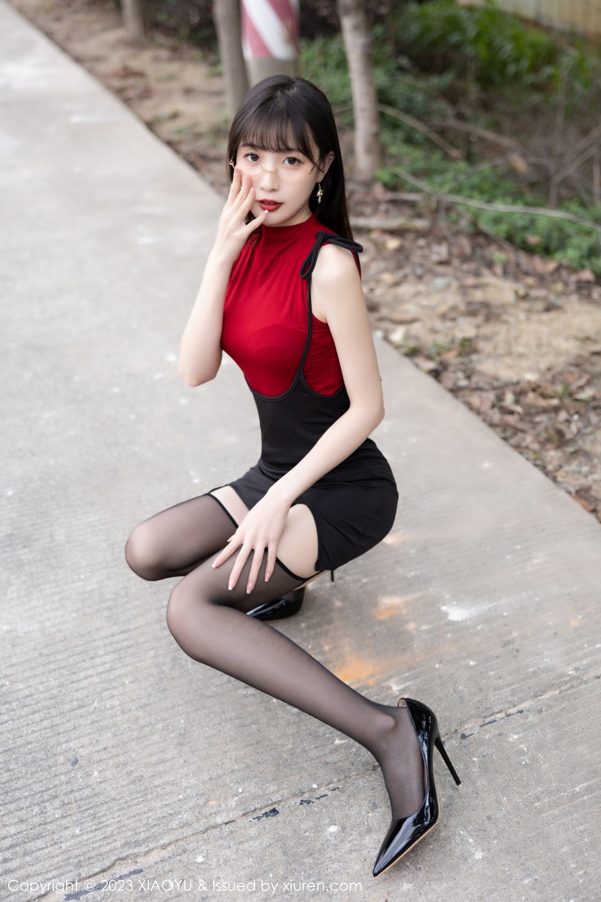 Xgyw.Net_[XiaoYu画语界]Vol.950_模特林星阑户外车拍性感黑色内衣配黑丝吊袜秀曼妙身姿诱惑写真85P