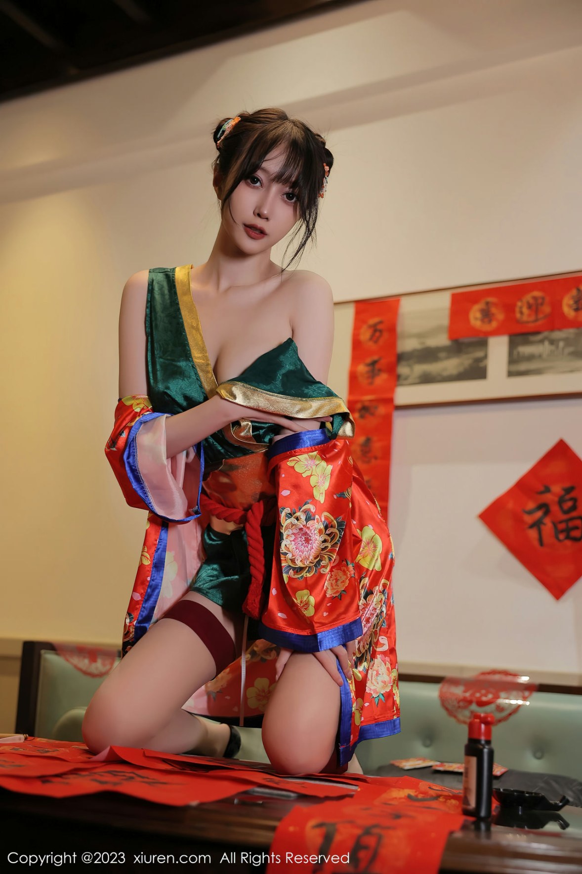 Xgyw.Net_XiuRen第6167期_模特玥儿玥新春主题私房半脱露曼妙身姿对联遮身撩人诱惑写真57P