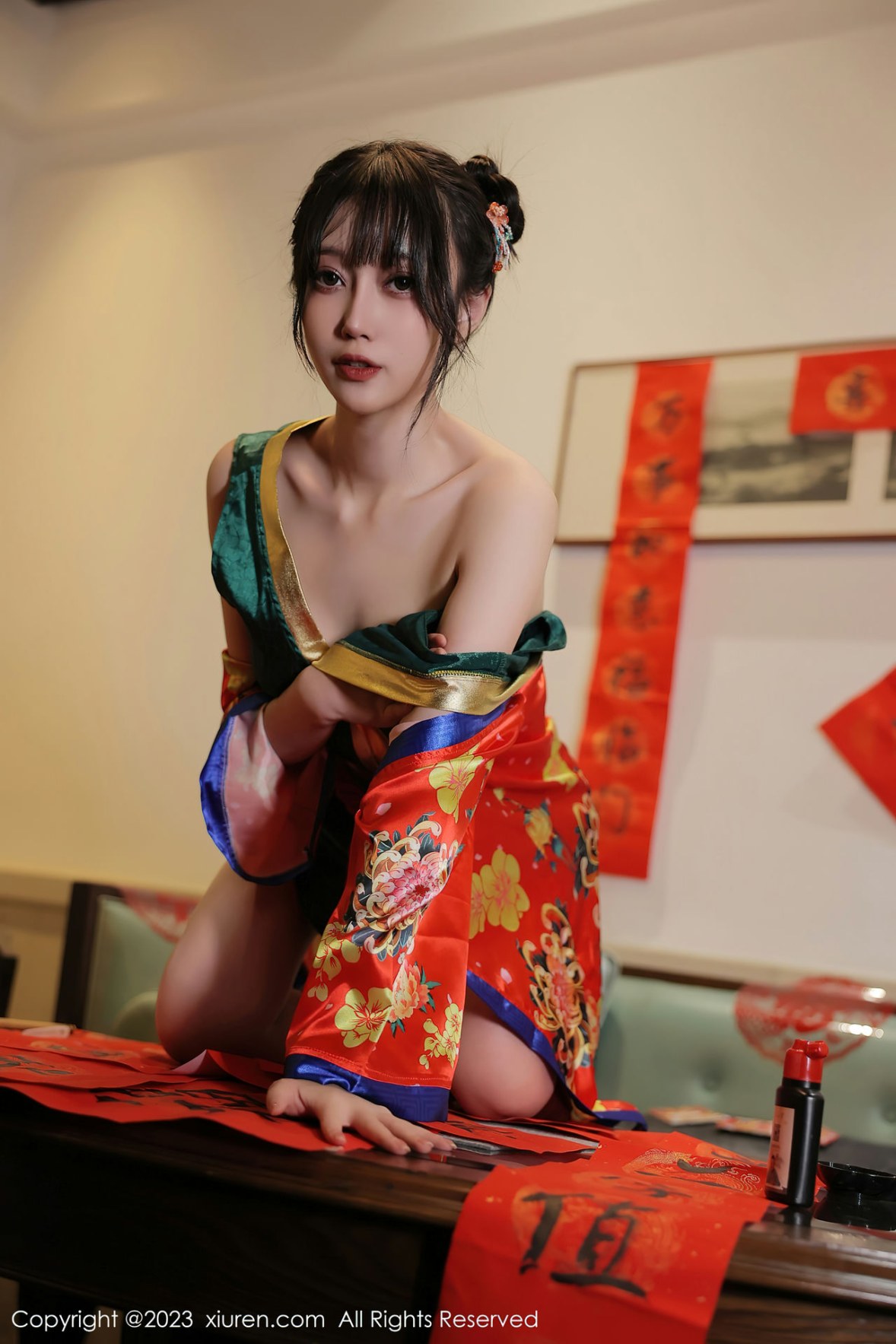 Xgyw.Net_XiuRen第6167期_模特玥儿玥新春主题私房半脱露曼妙身姿对联遮身撩人诱惑写真57P