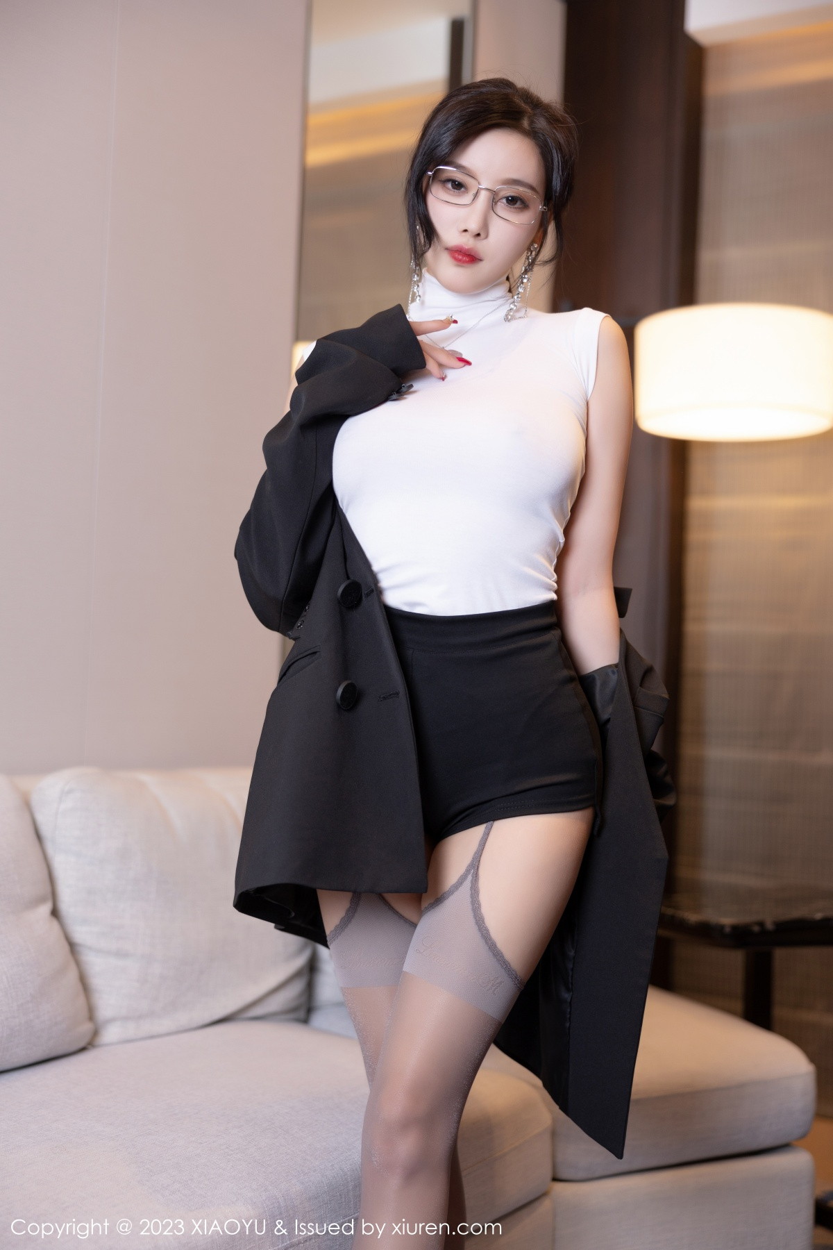 Xgyw.Net_[XiaoYu画语界]Vol.951_女神杨晨晨Yome白色半透紧身衣配灰丝吊袜秀丰满身材诱惑写真86P