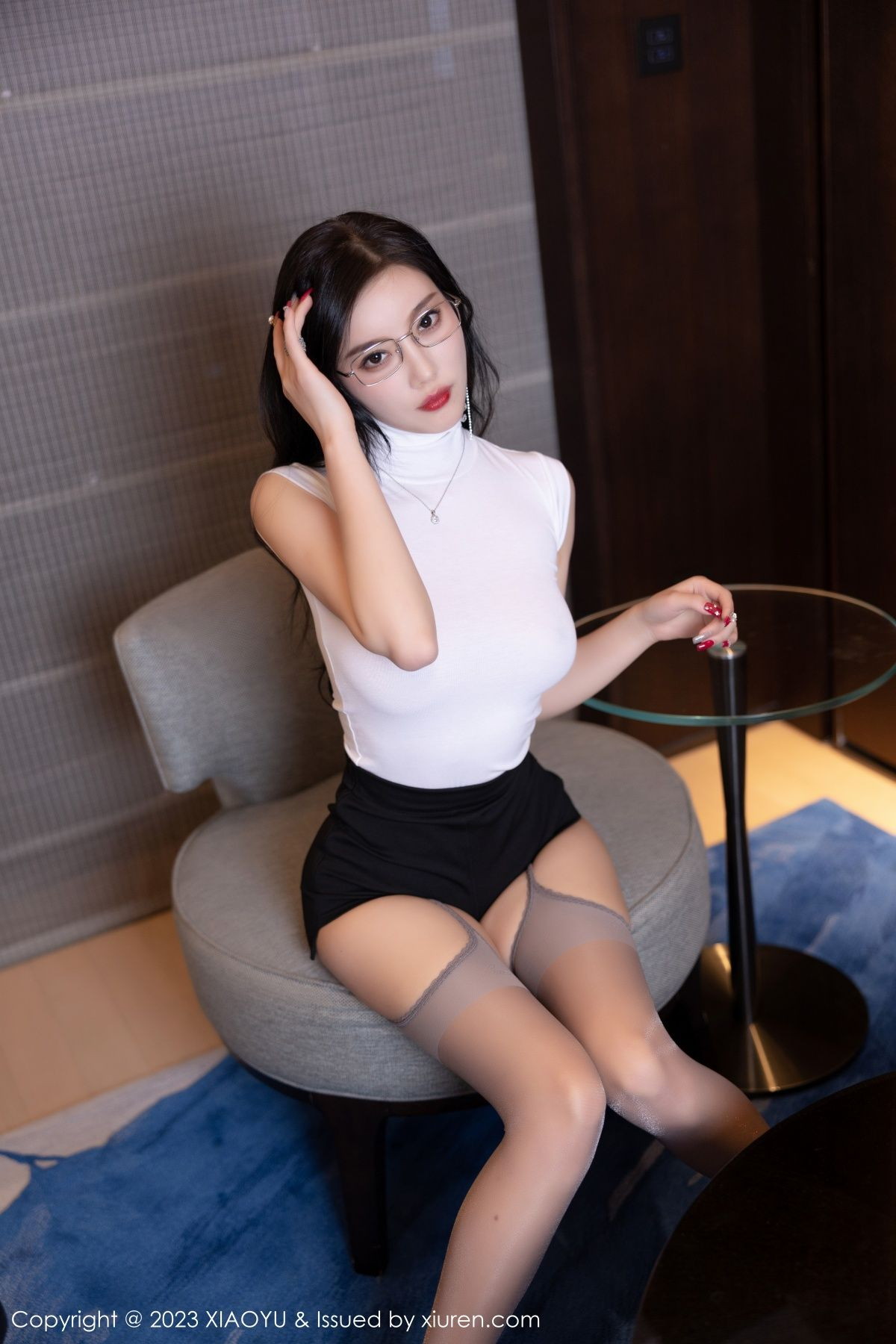 Xgyw.Net_[XiaoYu画语界]Vol.951_女神杨晨晨Yome白色半透紧身衣配灰丝吊袜秀丰满身材诱惑写真86P