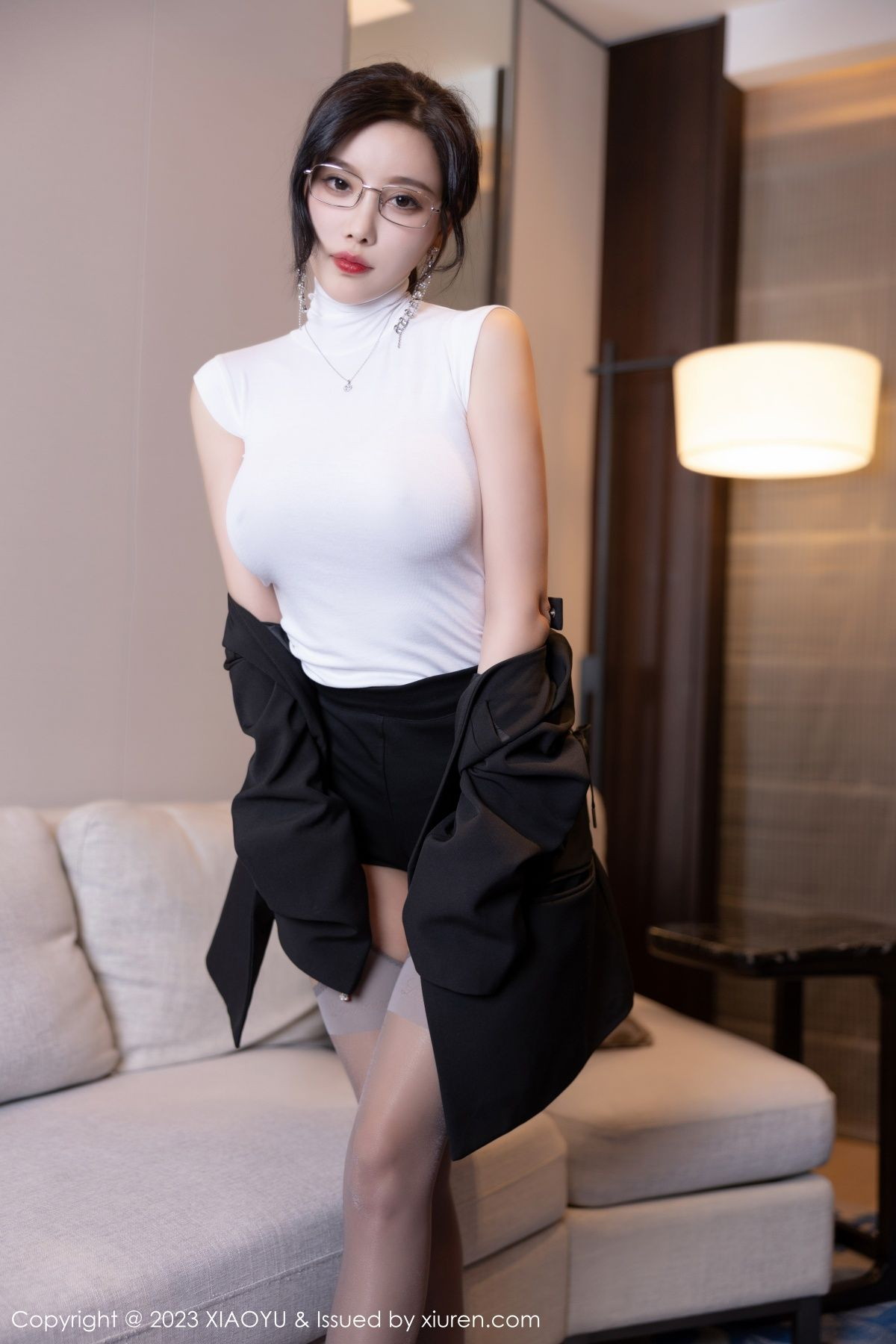 Xgyw.Net_[XiaoYu画语界]Vol.951_女神杨晨晨Yome白色半透紧身衣配灰丝吊袜秀丰满身材诱惑写真86P