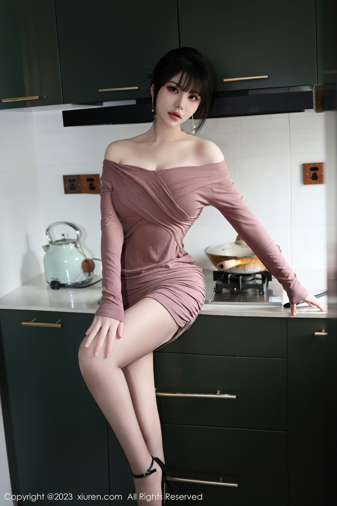 Xgyw.Net_XiuRen第6178期_模特桃桃子_私房性感厨娘装扮超薄无内肉丝秀翘臀美腿诱惑写真82P