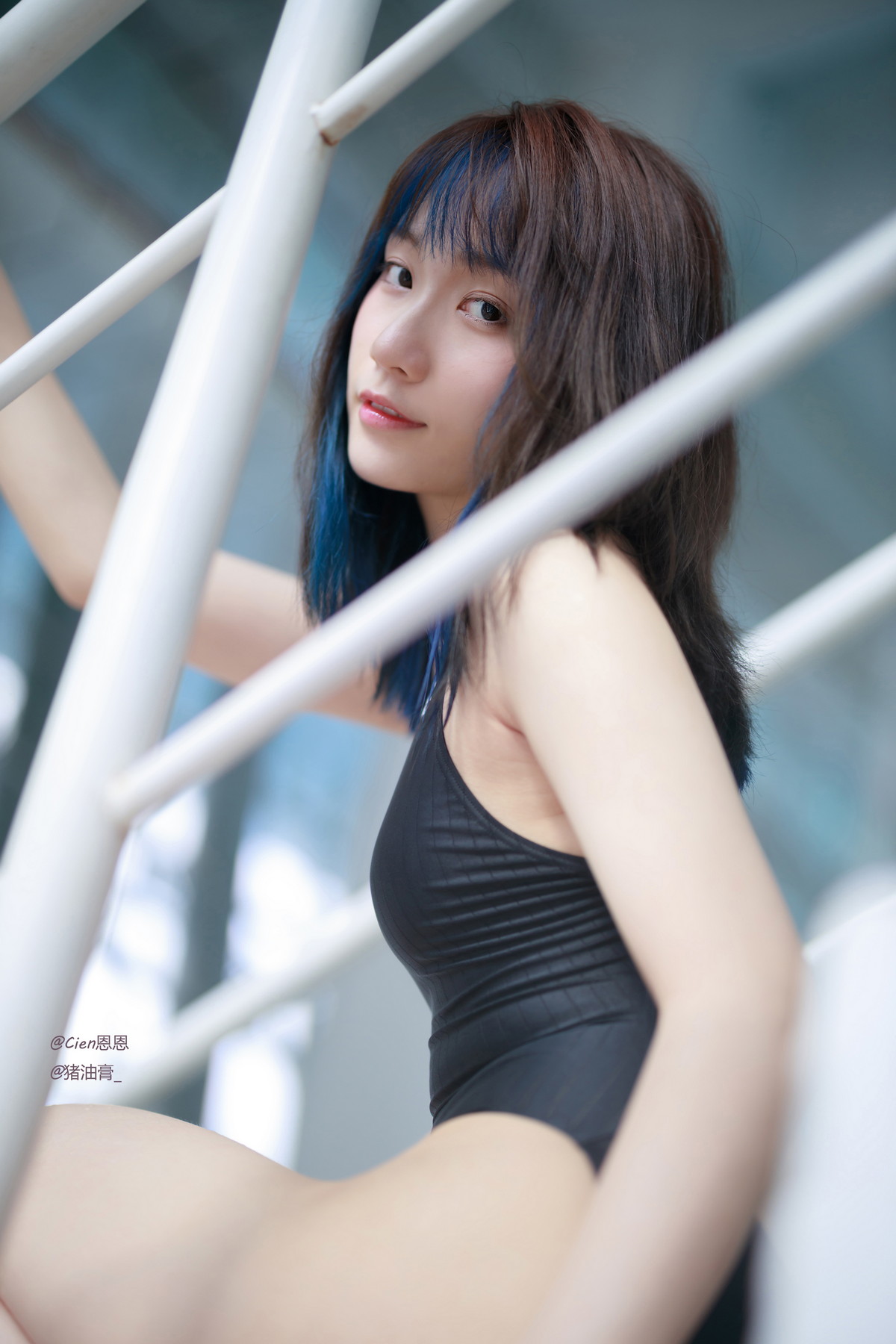 Xgyw.Net_Corer美女Cien恩恩竞泳主题泳池边性感黑色连体泳衣秀曼妙身姿迷人诱惑写真62P