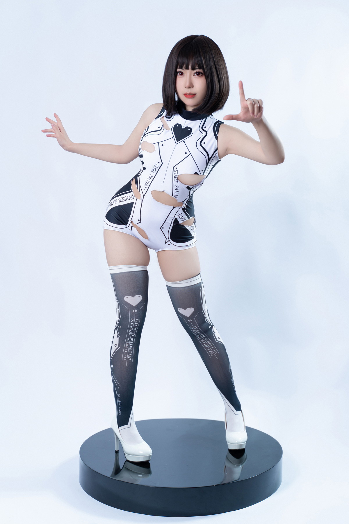 Xgyw.Net_微博美少女虎森森战损死库水主题私房性感破烂死库水露豪乳遮点惹火诱惑写真30P