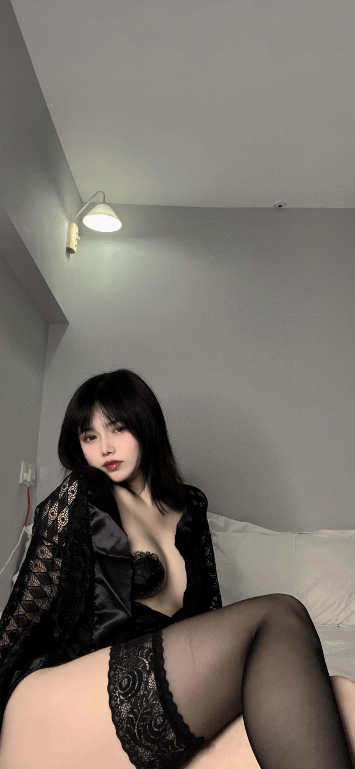 Xgyw.Net_网络美女七月喵子回家的诱惑主题私房性感黑色缕空服饰半脱露豪乳遮点诱惑写真46P