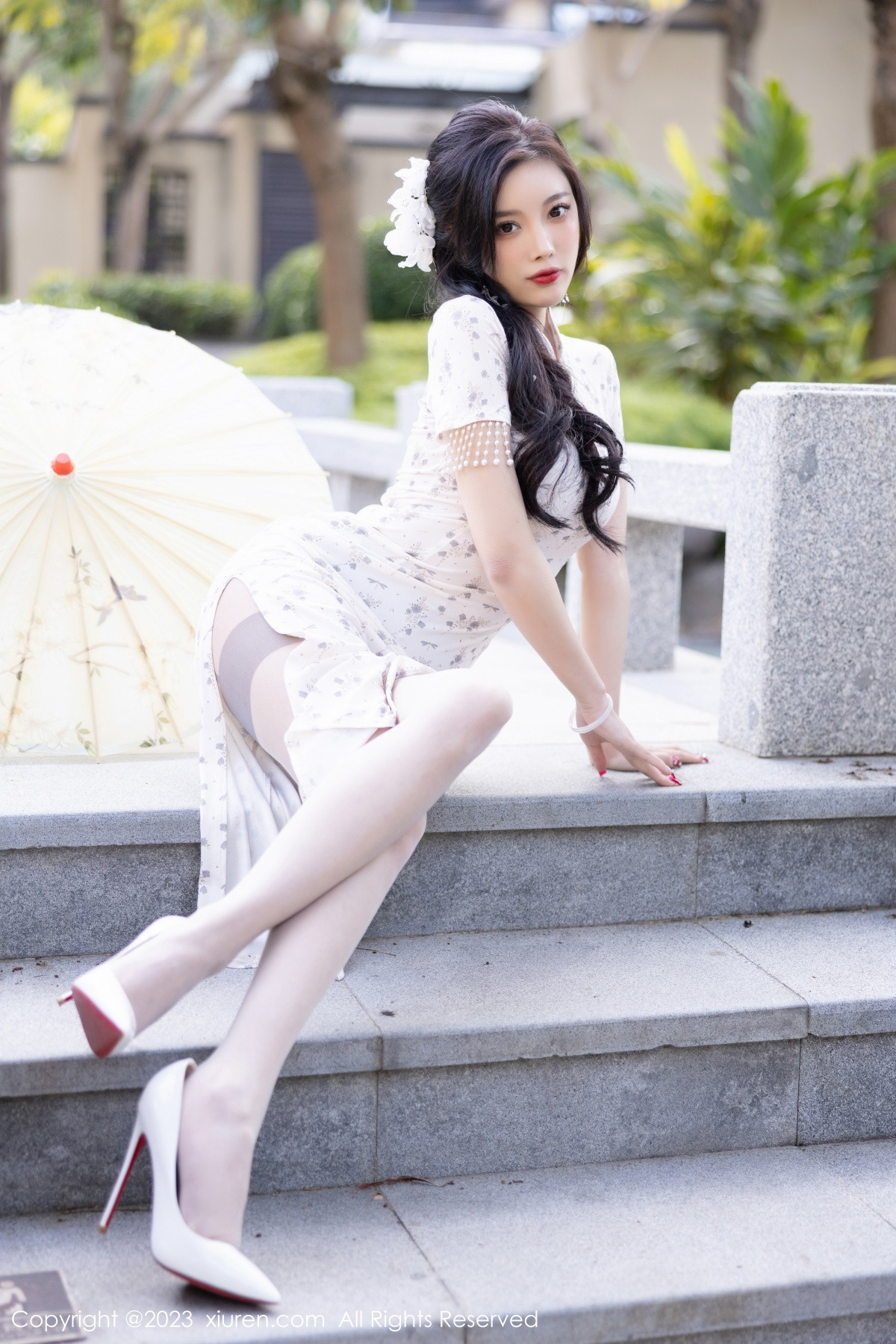 Xgyw.Net_XiuRen第6186期_女神杨晨晨Yome白色带图案旗袍露性感灰色内衣完美诱惑写真86P