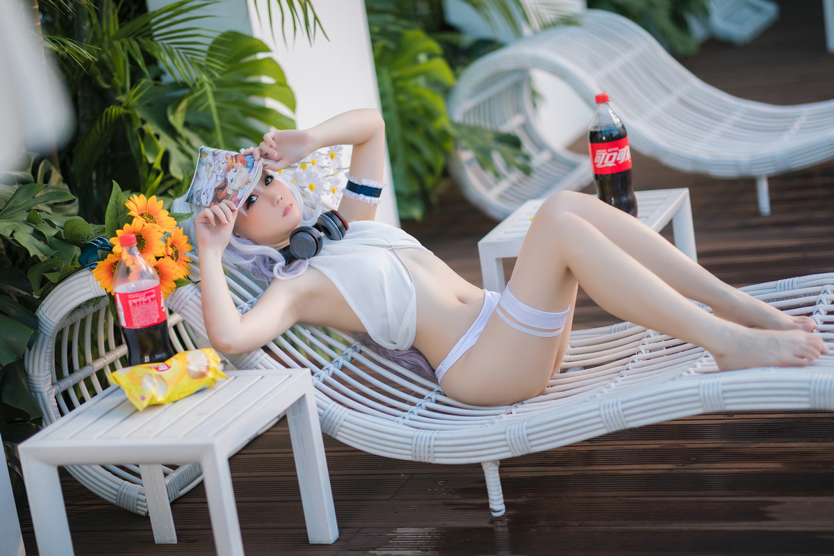 Xgyw.Net_网络美女焖焖碳恶毒泳衣主题泳池边沙滩上性感白色泳衣秀完美身材迷人写真37P