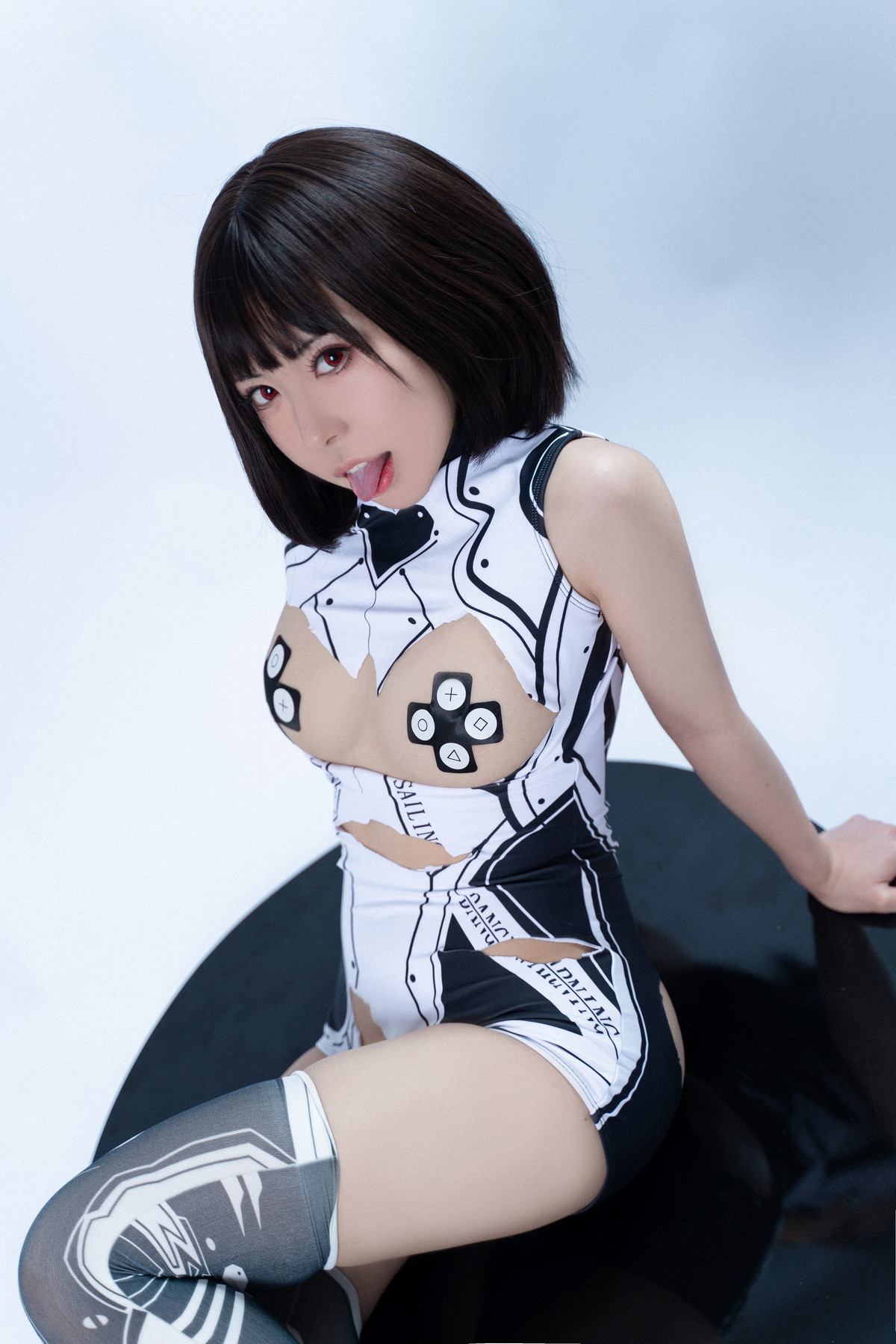 Xgyw.Net_微博美少女虎森森战损死库水主题私房性感破烂死库水露豪乳遮点惹火诱惑写真30P