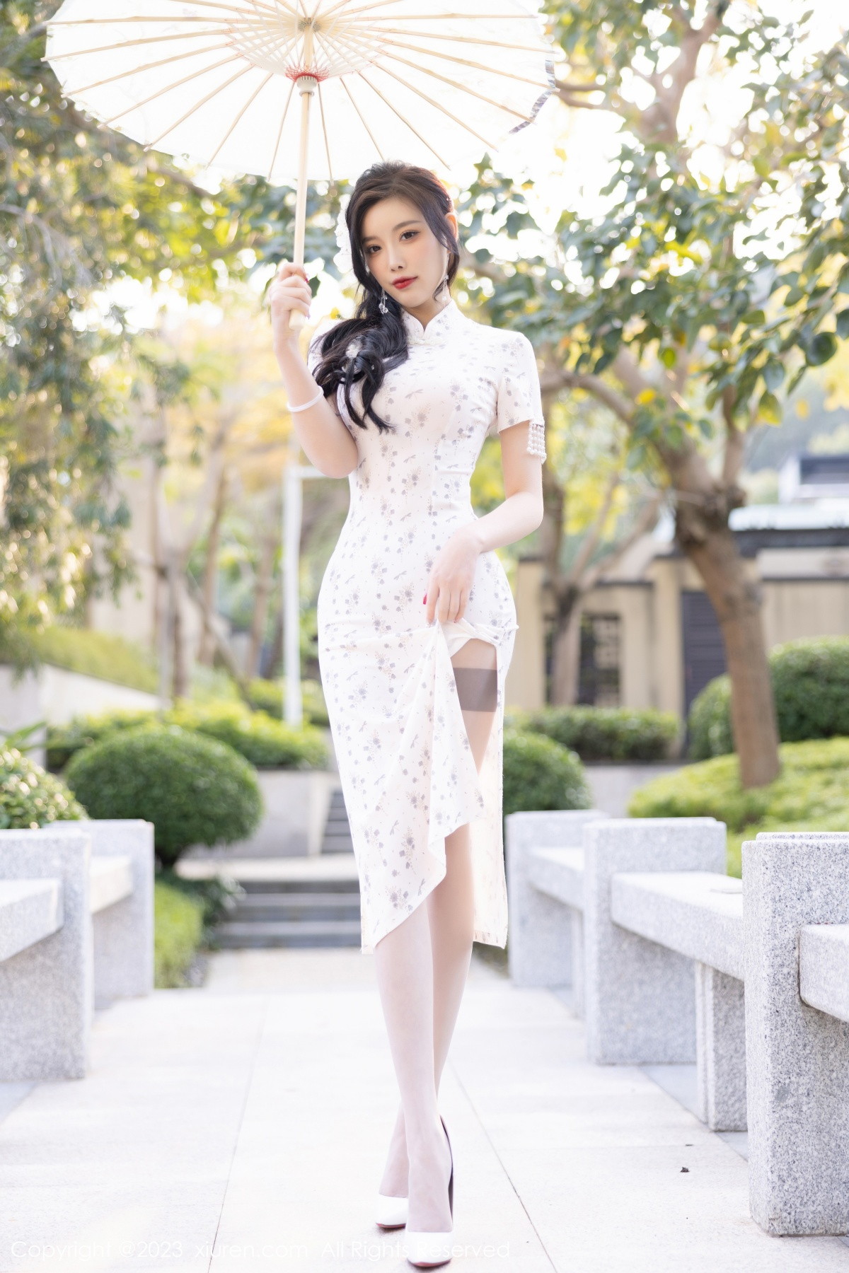Xgyw.Net_XiuRen第6186期_女神杨晨晨Yome白色带图案旗袍露性感灰色内衣完美诱惑写真86P
